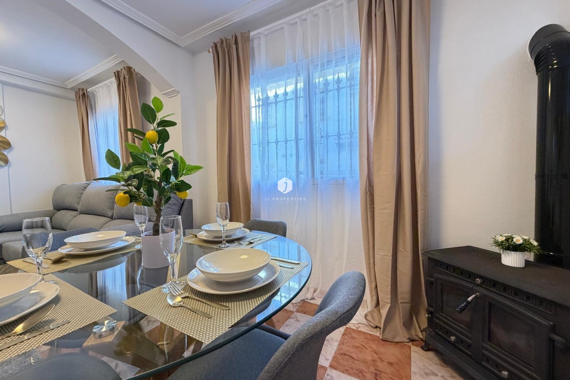 Aus zweiter Hand - Chalet -
Orihuela Costa - Las Filipinas