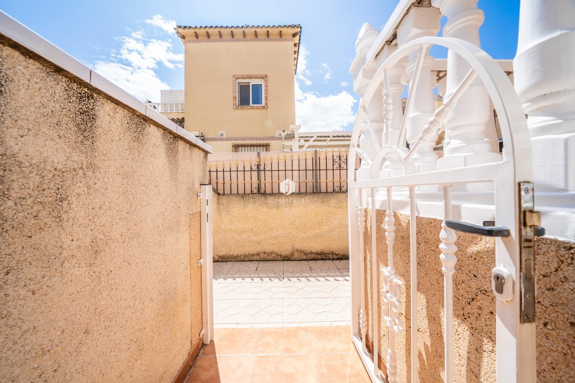 Aus zweiter Hand - Chalet -
Orihuela Costa - Los Almendros-la Florida