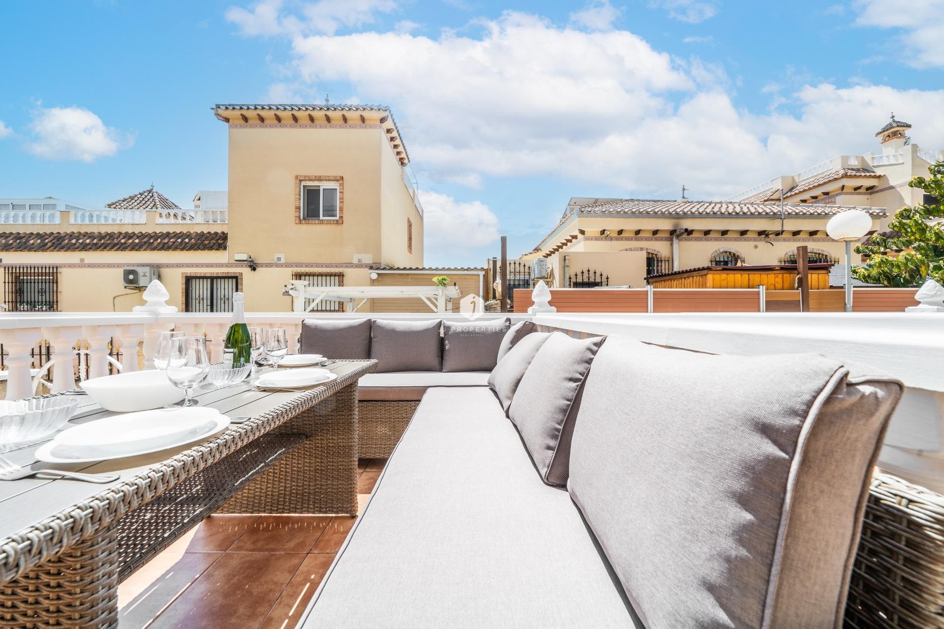 Aus zweiter Hand - Chalet -
Orihuela Costa - Los Almendros-la Florida