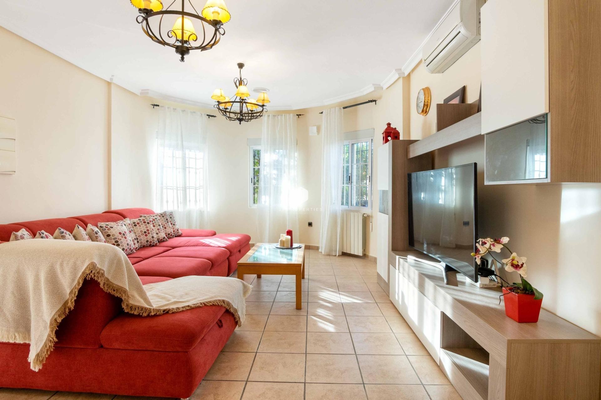 Aus zweiter Hand - Chalet -
Orihuela Costa - Los Almendros-la Florida