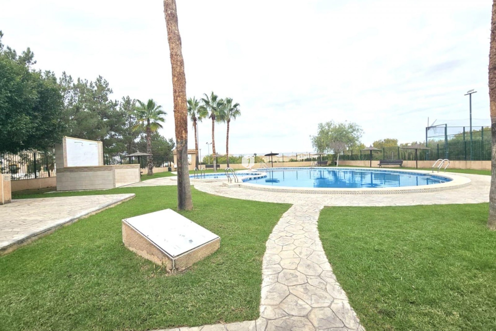Aus zweiter Hand - Chalet -
Orihuela Costa - Los Almendros-la Florida
