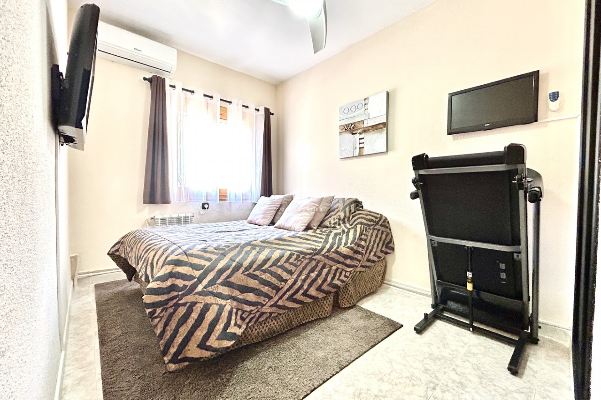 Aus zweiter Hand - Chalet -
Playa Flamenca - Costa Blanca