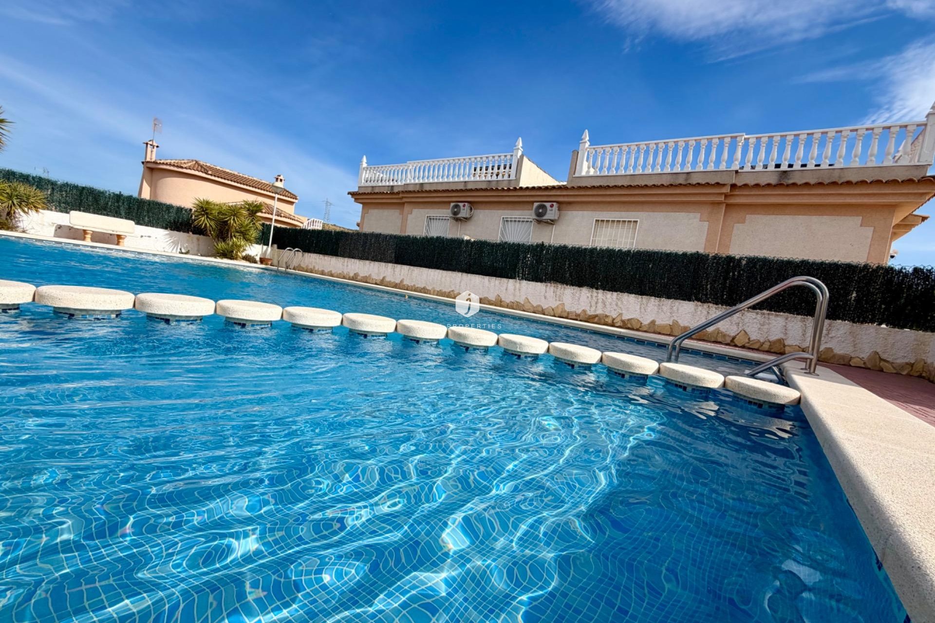 Aus zweiter Hand - Chalet -
Rojales - Pueblo