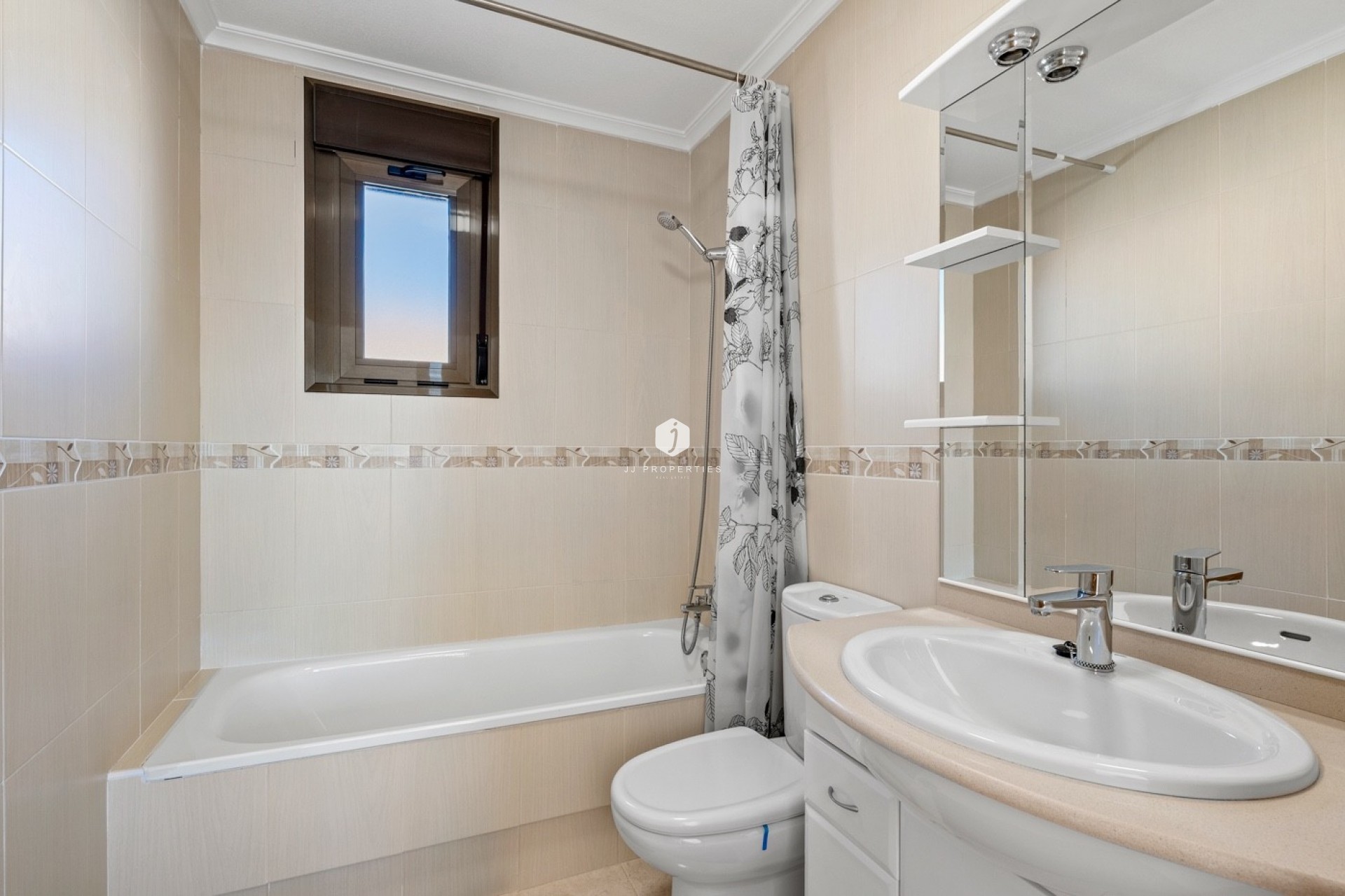 Aus zweiter Hand - Chalet -
San Miguel de Salinas - Inland