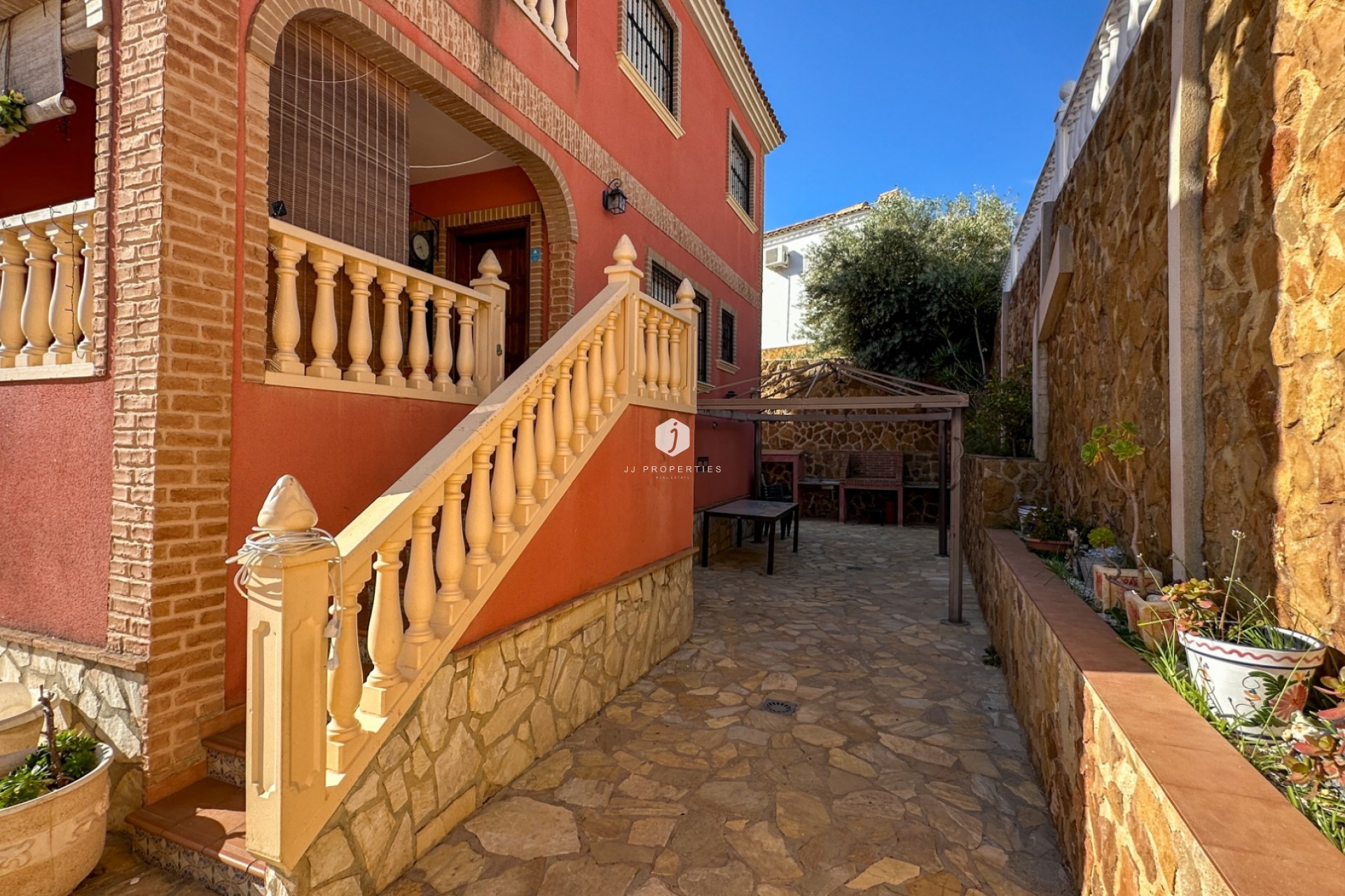 Aus zweiter Hand - Chalet -
San Miguel de Salinas - Inland