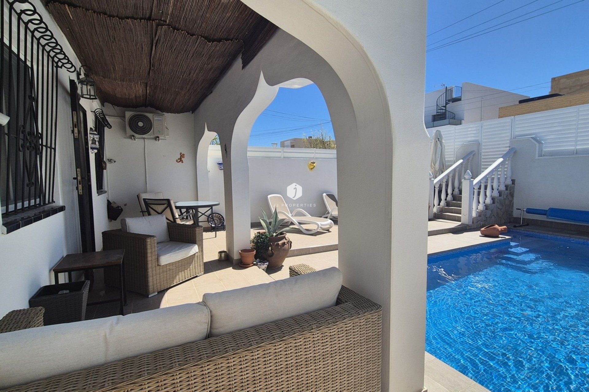 Aus zweiter Hand - Chalet -
San Miguel de Salinas - Inland