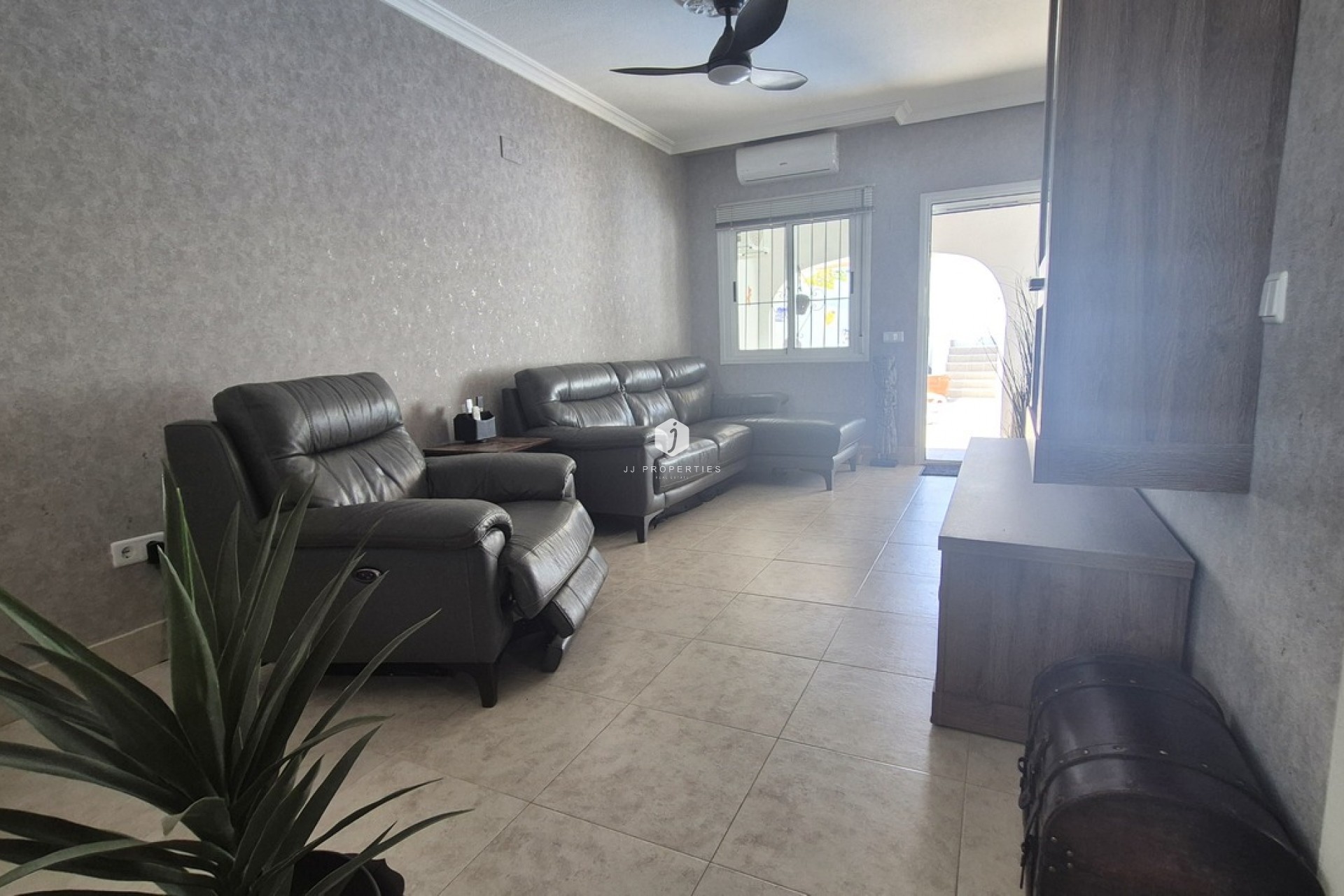 Aus zweiter Hand - Chalet -
San Miguel de Salinas - Inland