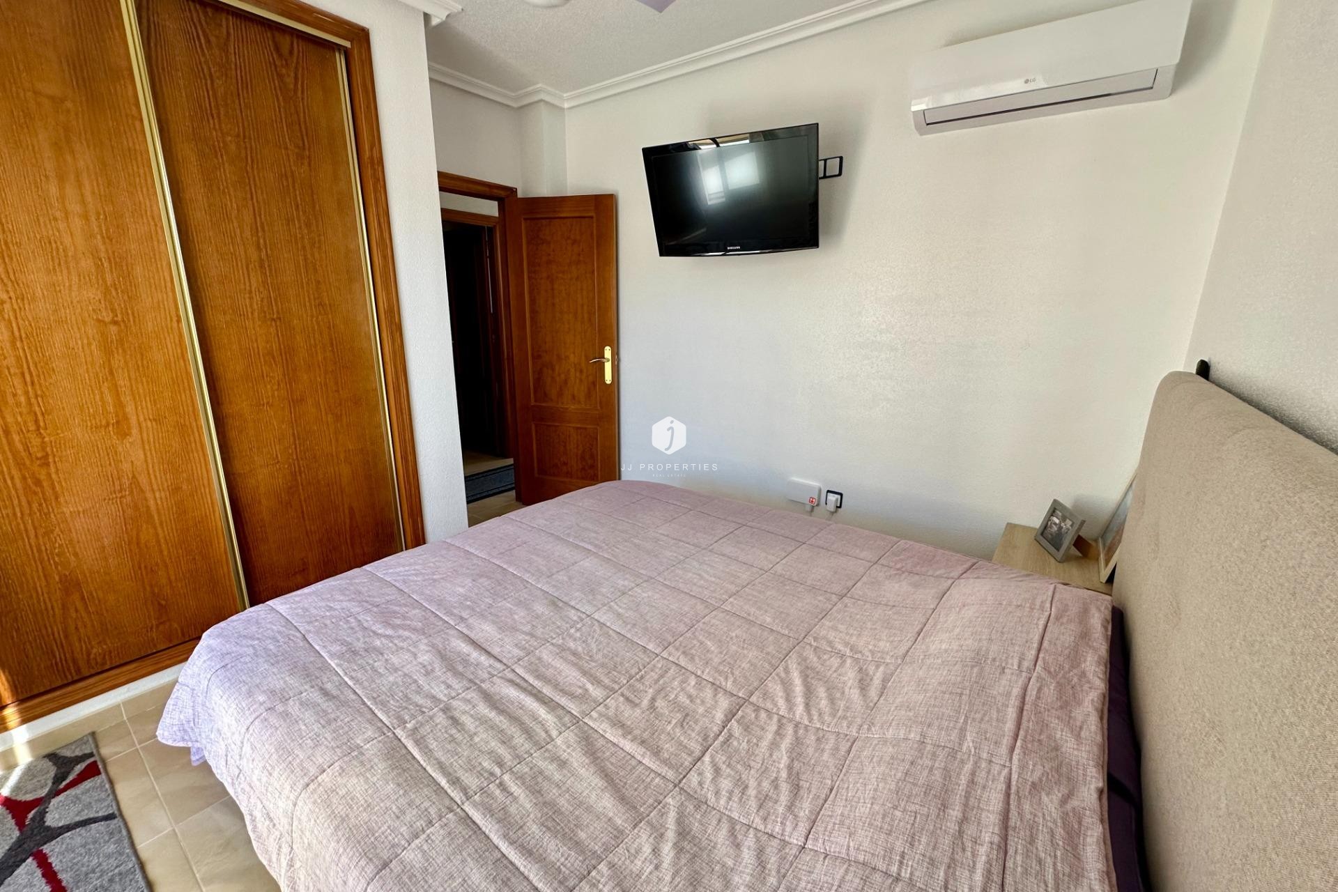 Aus zweiter Hand - Chalet -
San Miguel de Salinas - Residencial Los Flamencos