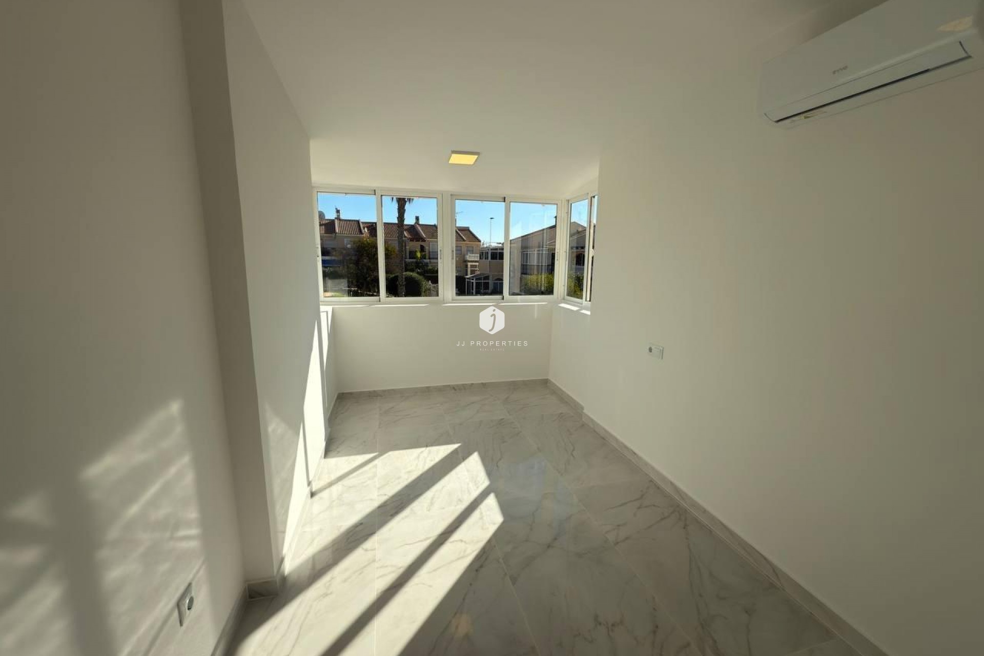 Aus zweiter Hand - Chalet -
Torrevieja - Aguas Nuevas 1