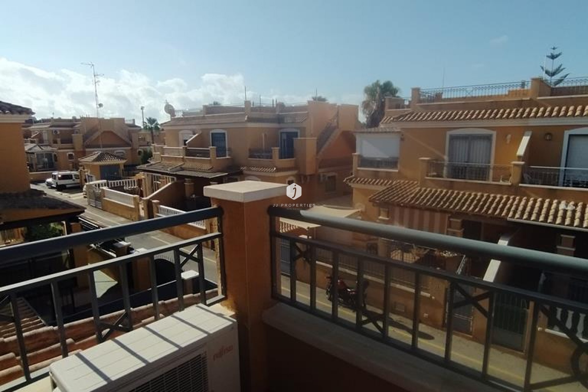 Aus zweiter Hand - Chalet -
Torrevieja - AGUAS NUEVAS 25