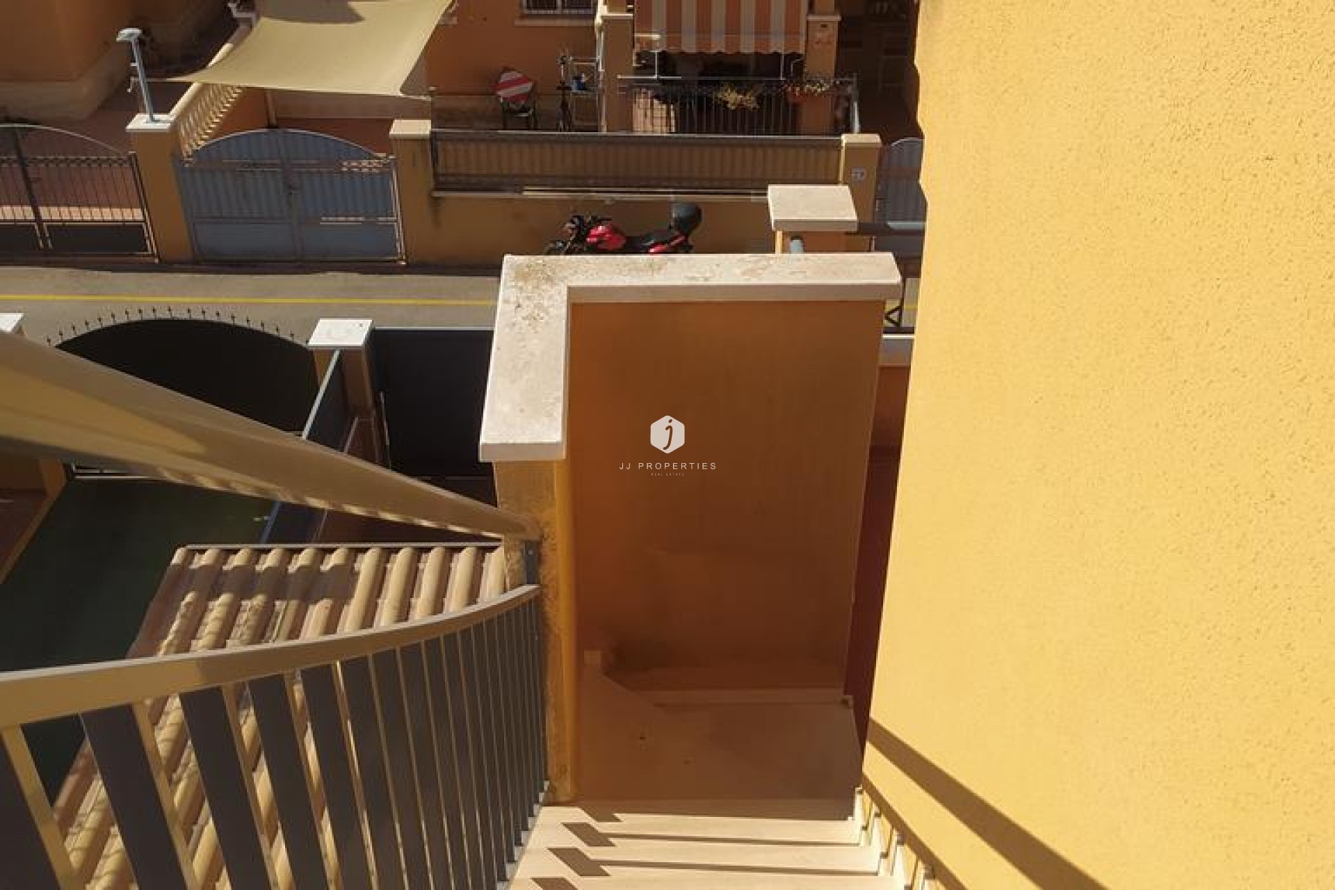 Aus zweiter Hand - Chalet -
Torrevieja - AGUAS NUEVAS 25