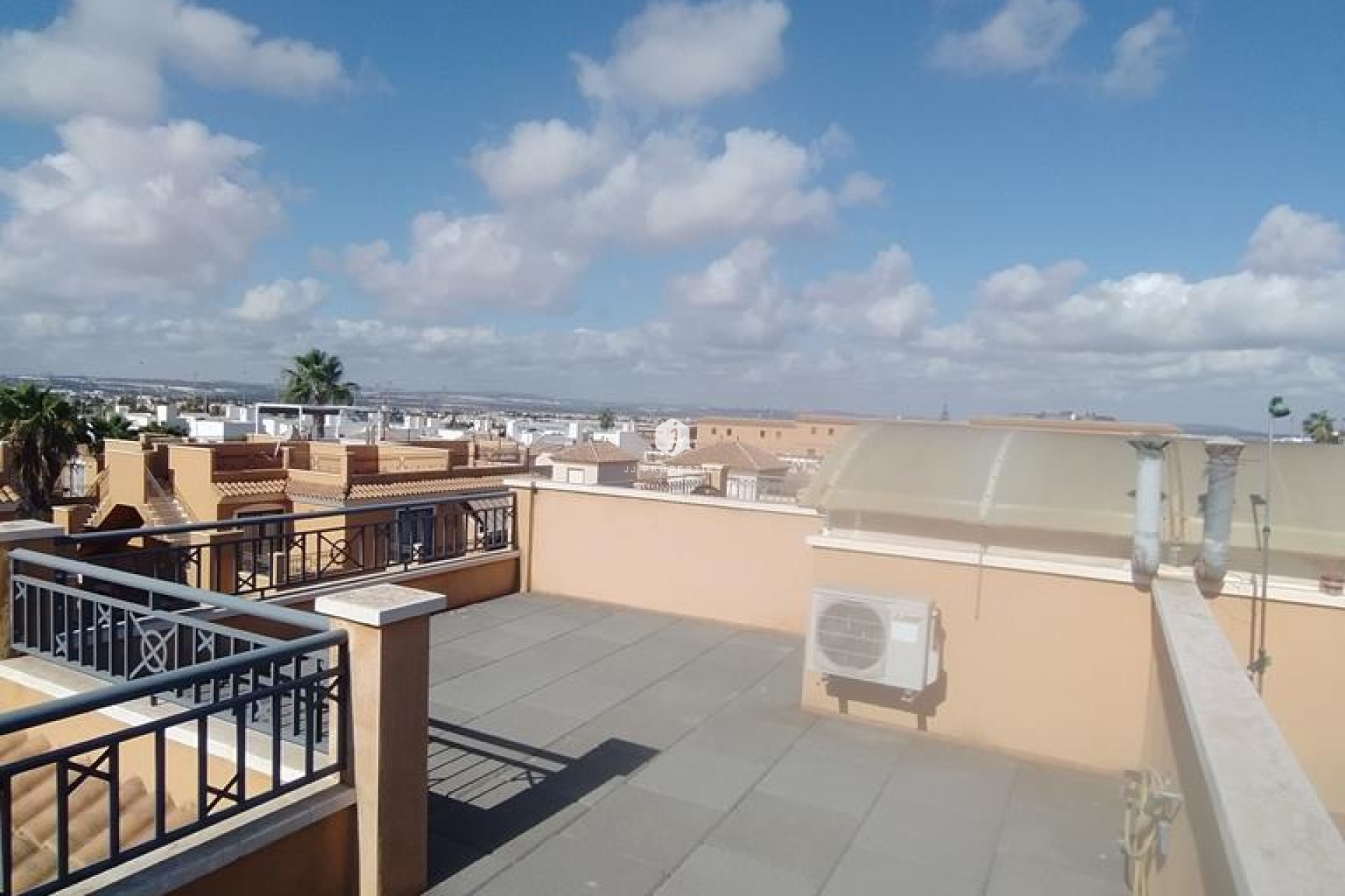 Aus zweiter Hand - Chalet -
Torrevieja - AGUAS NUEVAS 25