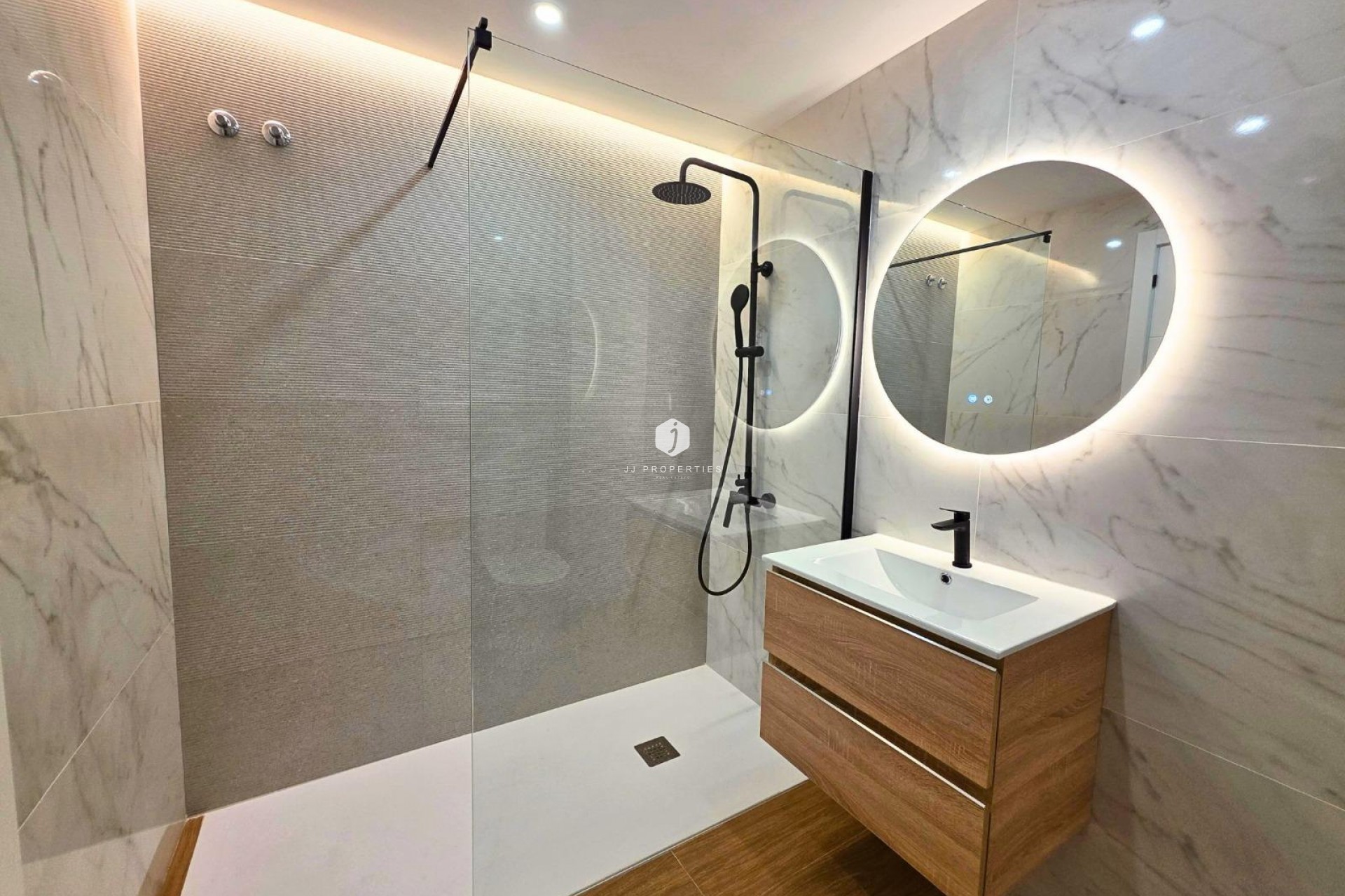 Aus zweiter Hand - Chalet -
Torrevieja - aguas nuevas