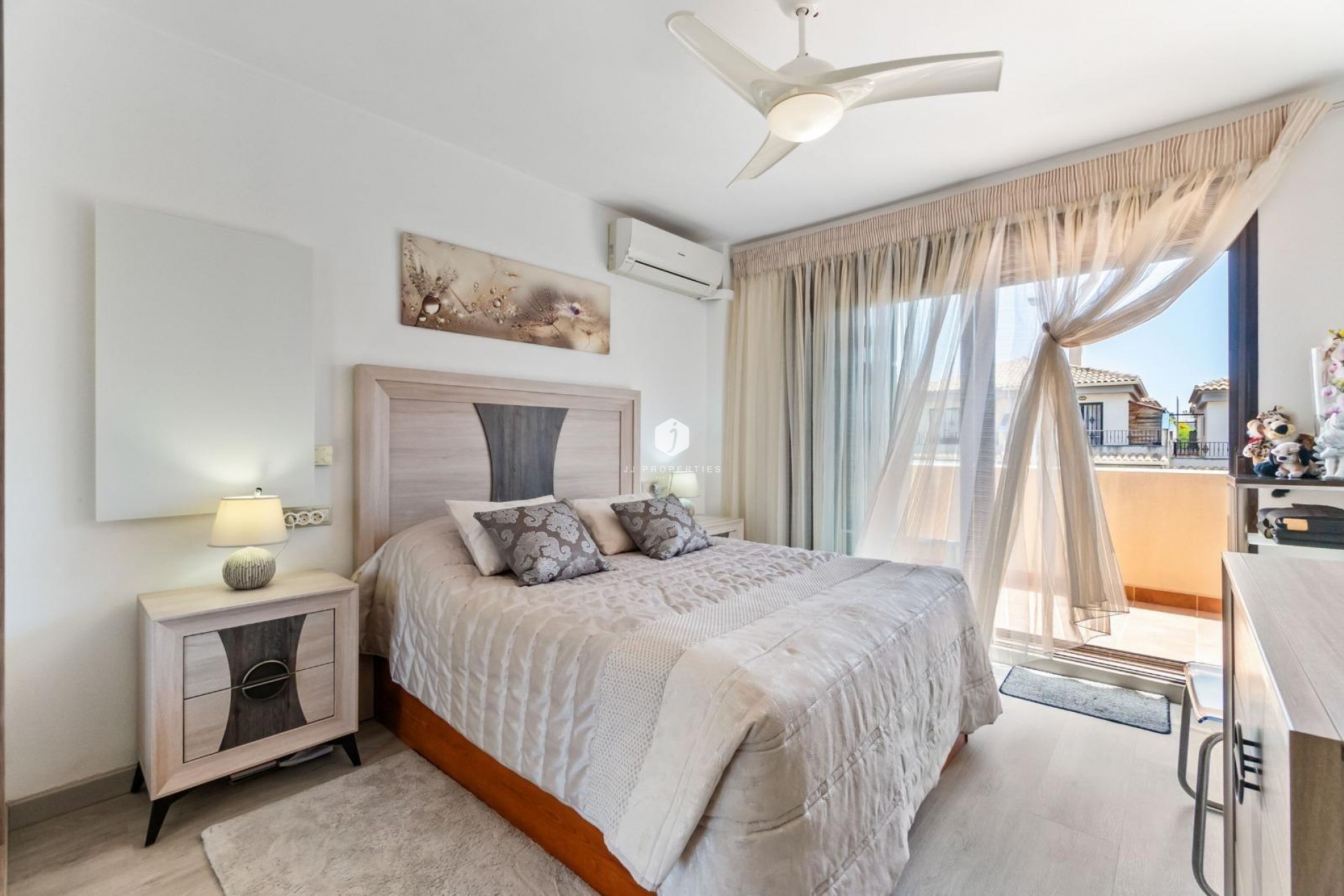 Aus zweiter Hand - Chalet -
Torrevieja - aguas nuevas