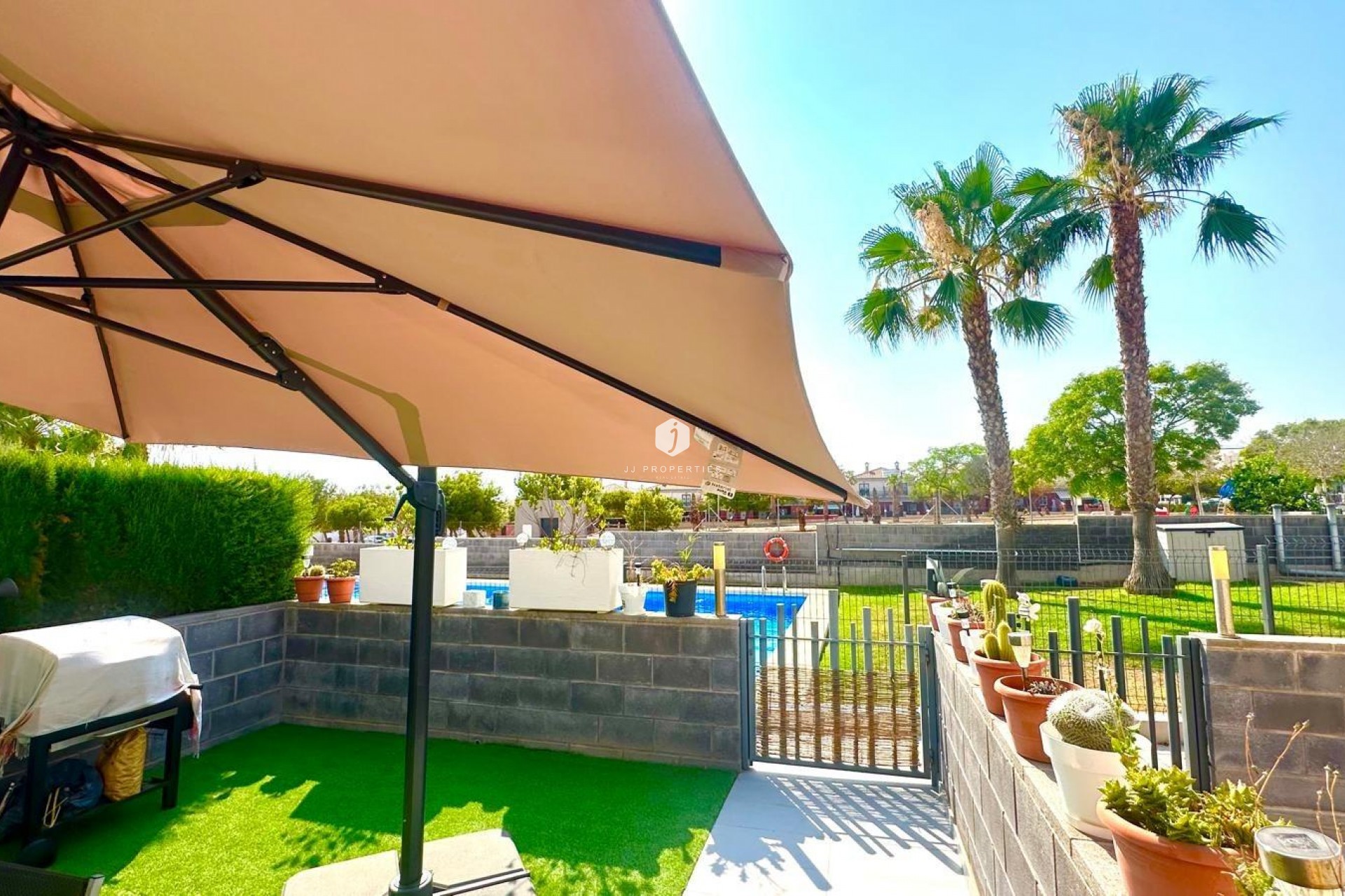 Aus zweiter Hand - Chalet -
Torrevieja - aguas nuevas