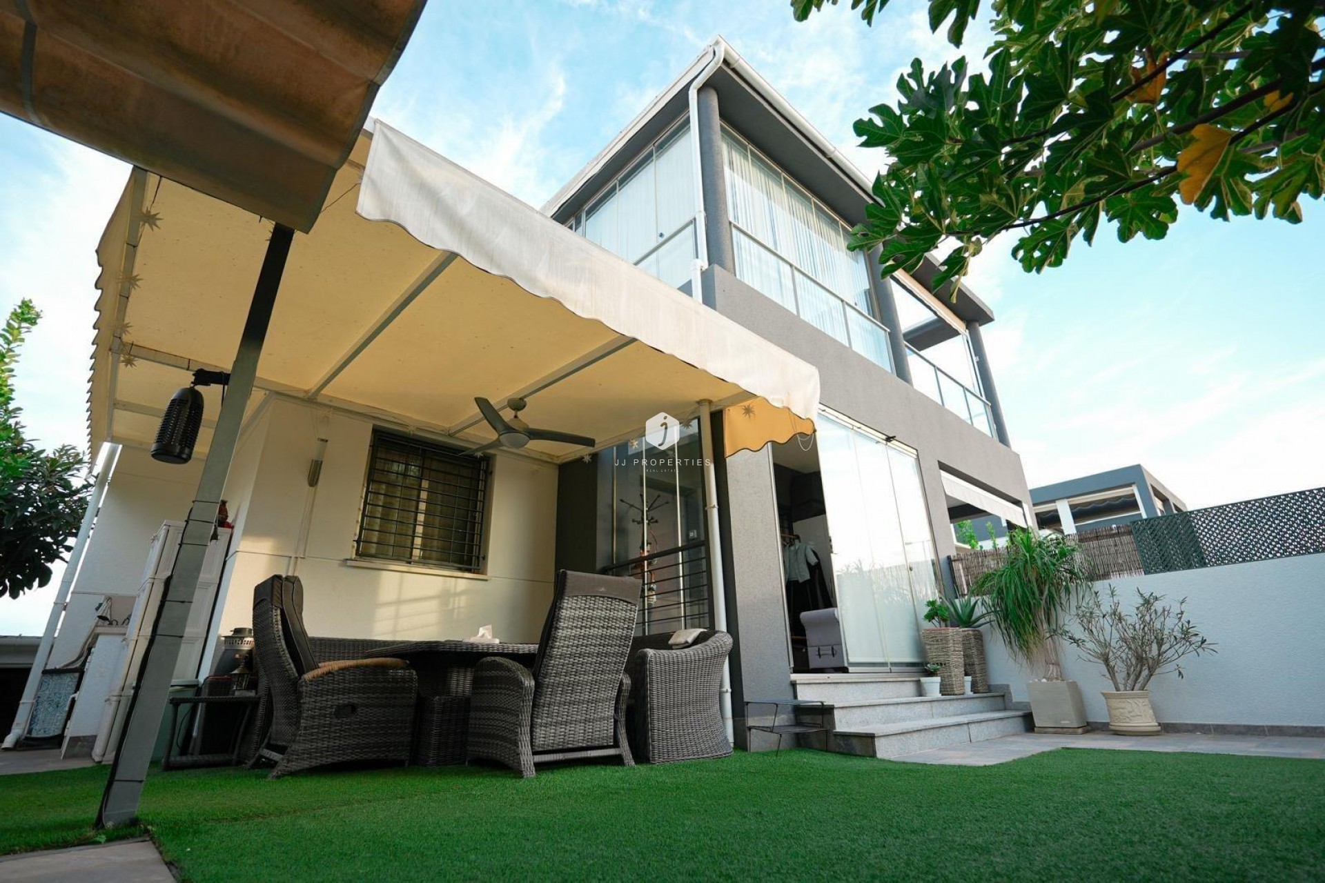 Aus zweiter Hand - Chalet -
Torrevieja - aguas nuevas