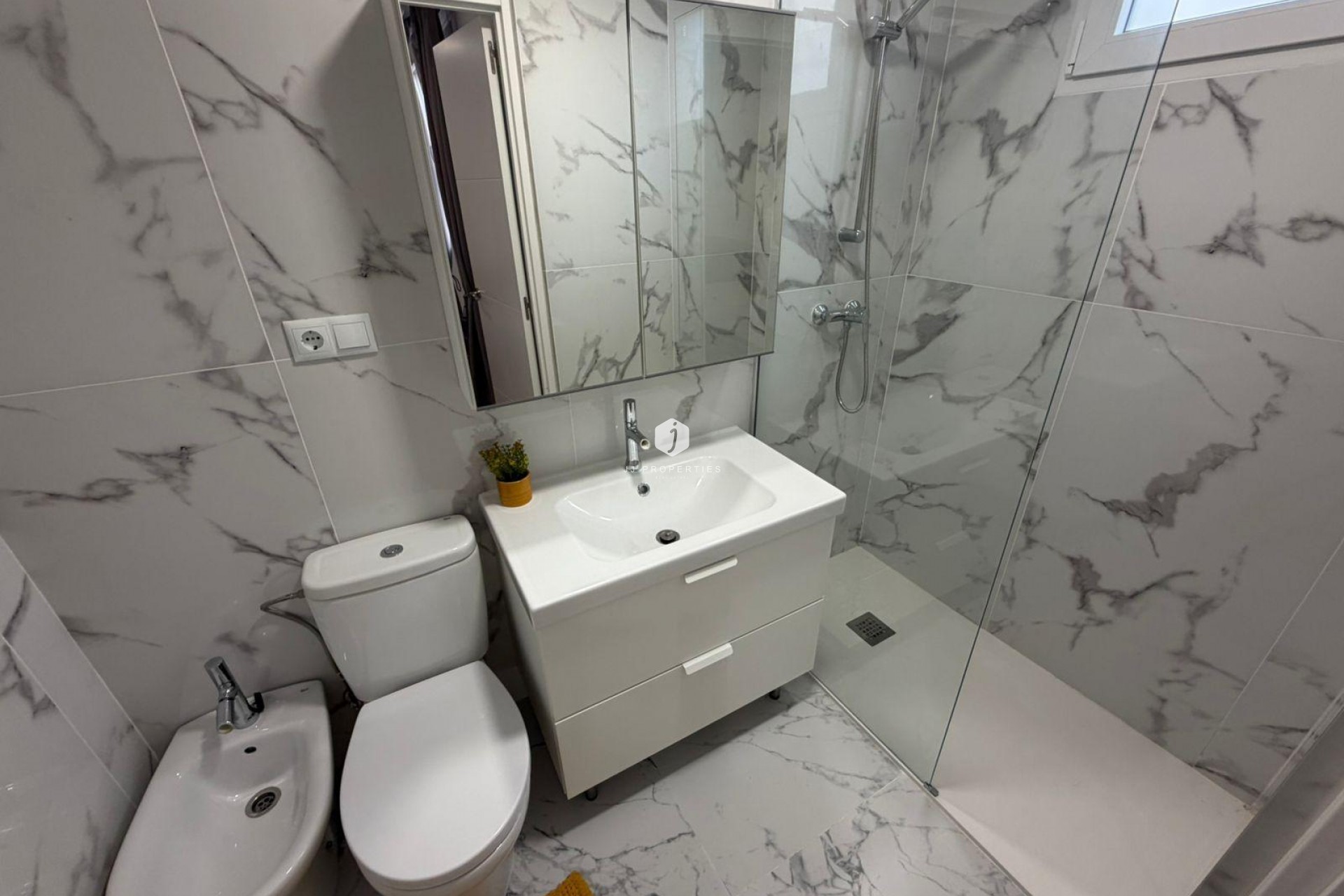 Aus zweiter Hand - Chalet -
Torrevieja - Cabo cervera