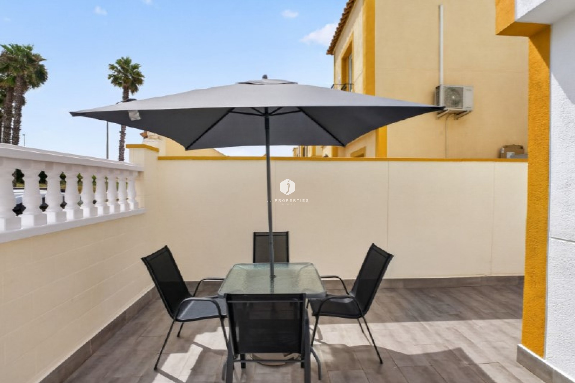 Aus zweiter Hand - Chalet -
Torrevieja - Costa Blanca