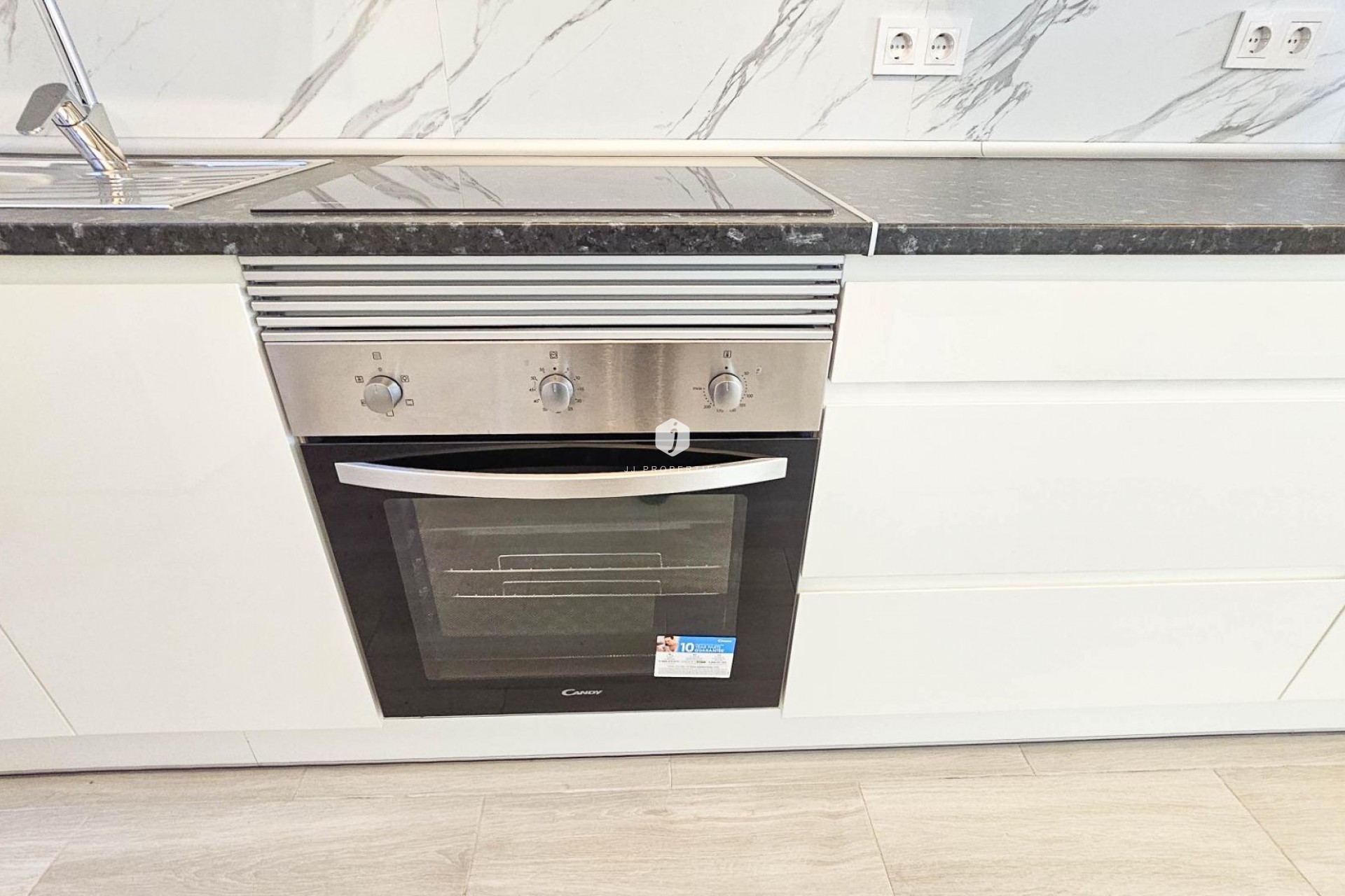 Aus zweiter Hand - Chalet -
Torrevieja - El Limonar