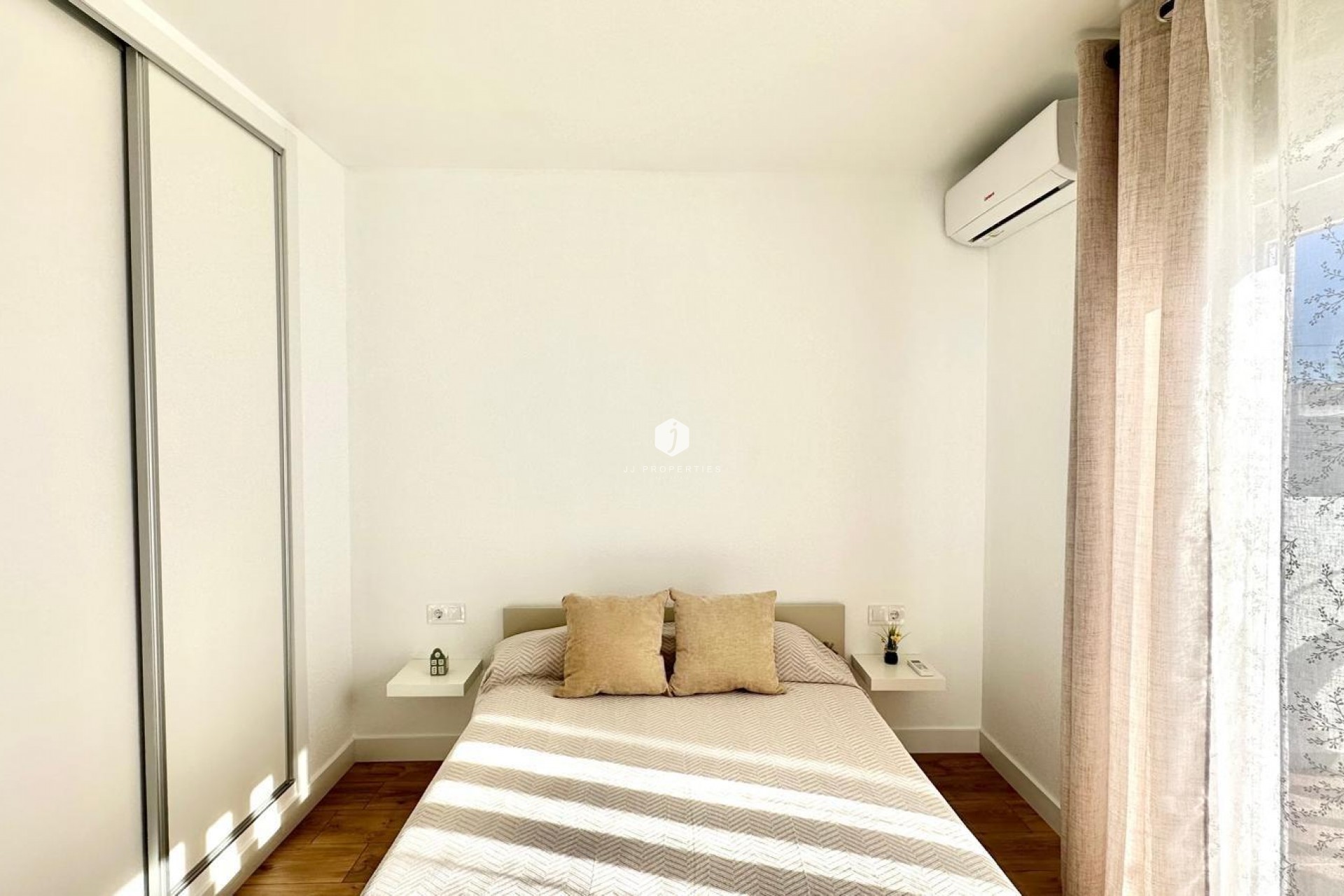 Aus zweiter Hand - Chalet -
Torrevieja - Estacion de autobuses