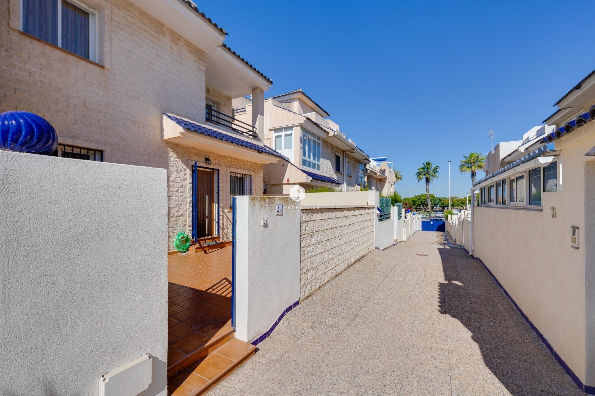 Aus zweiter Hand - Chalet -
Torrevieja - La veleta