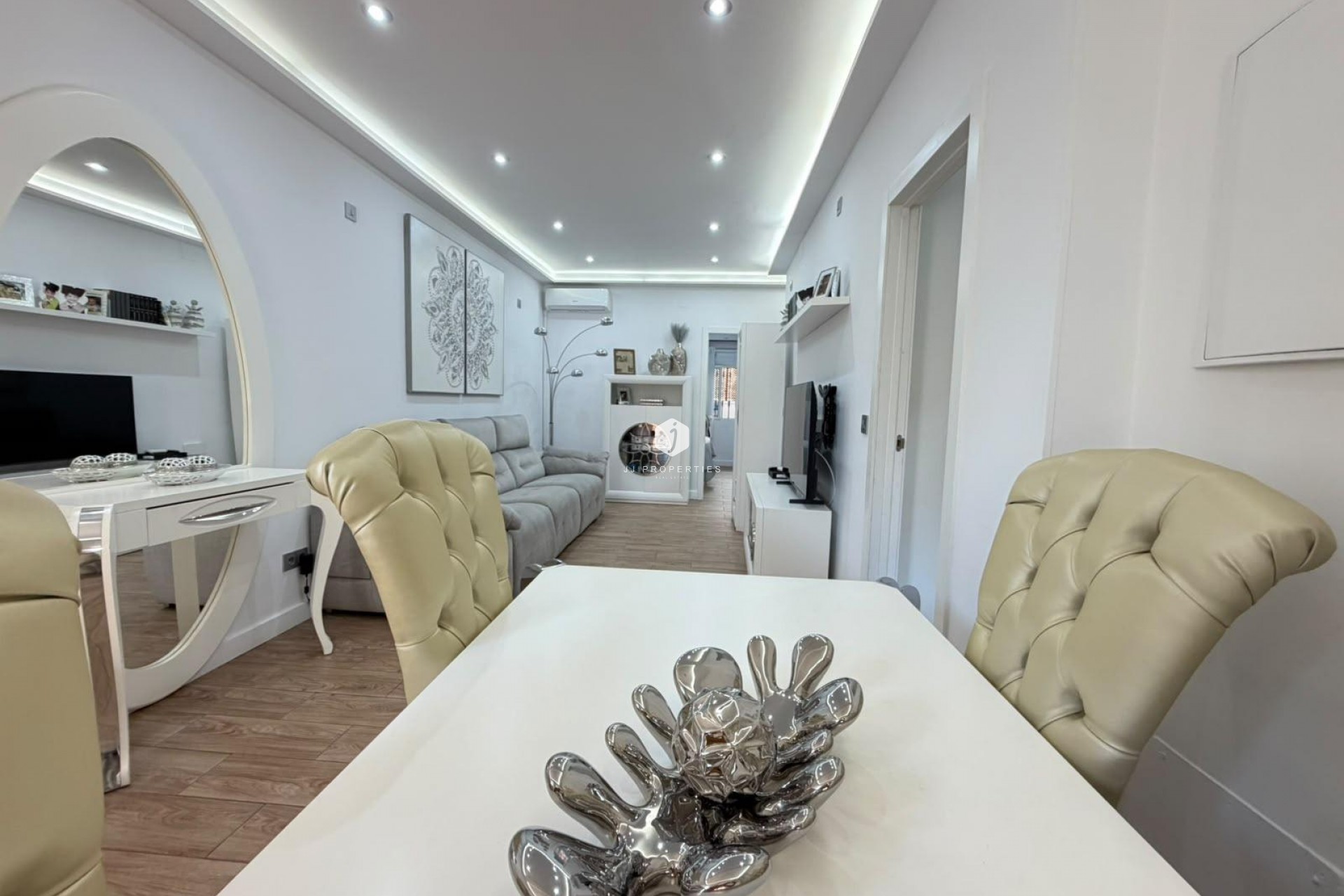 Aus zweiter Hand - Chalet -
Torrevieja - Nueva Torrevieja