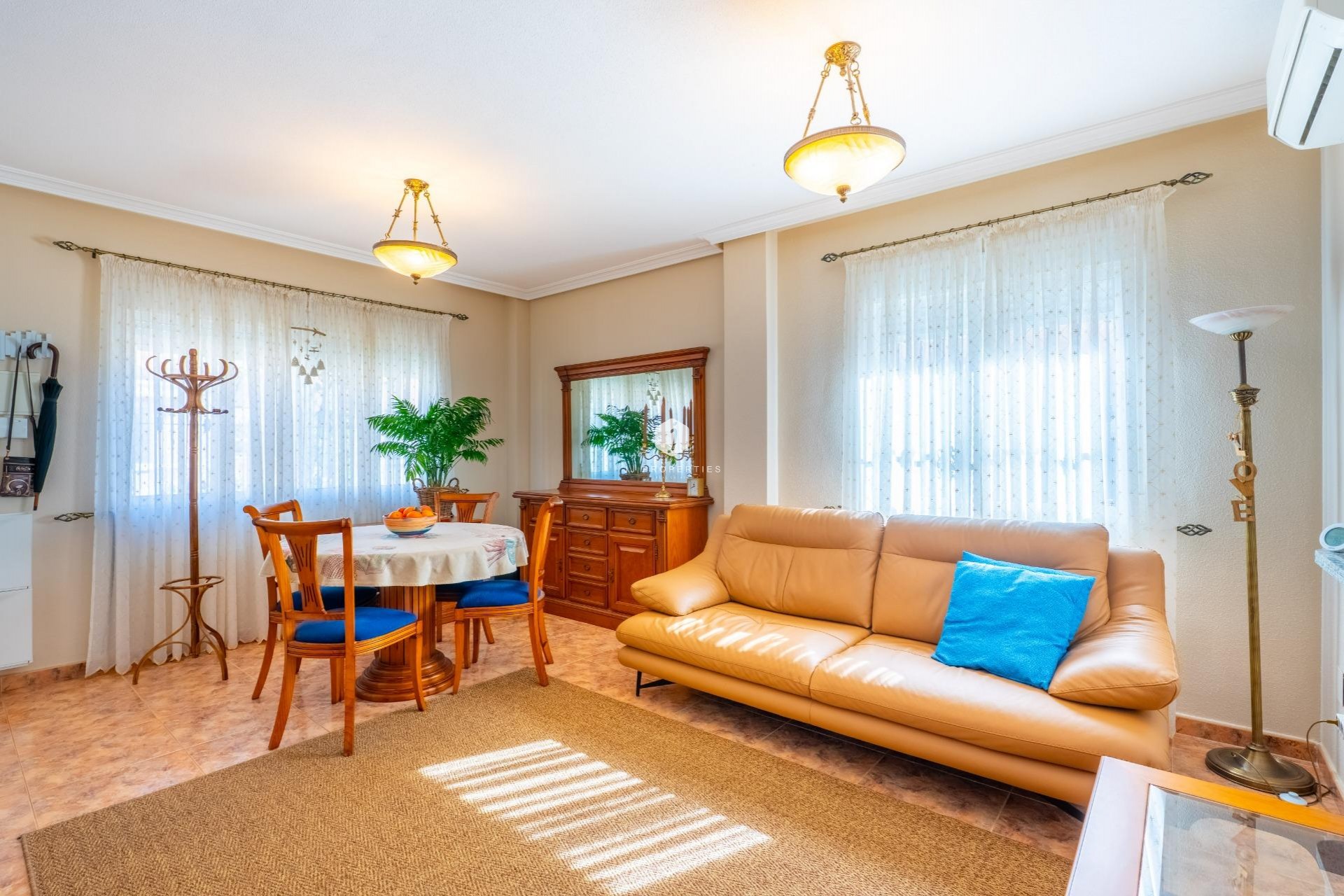 Aus zweiter Hand - Duplex -
Orihuela Costa - La Regia