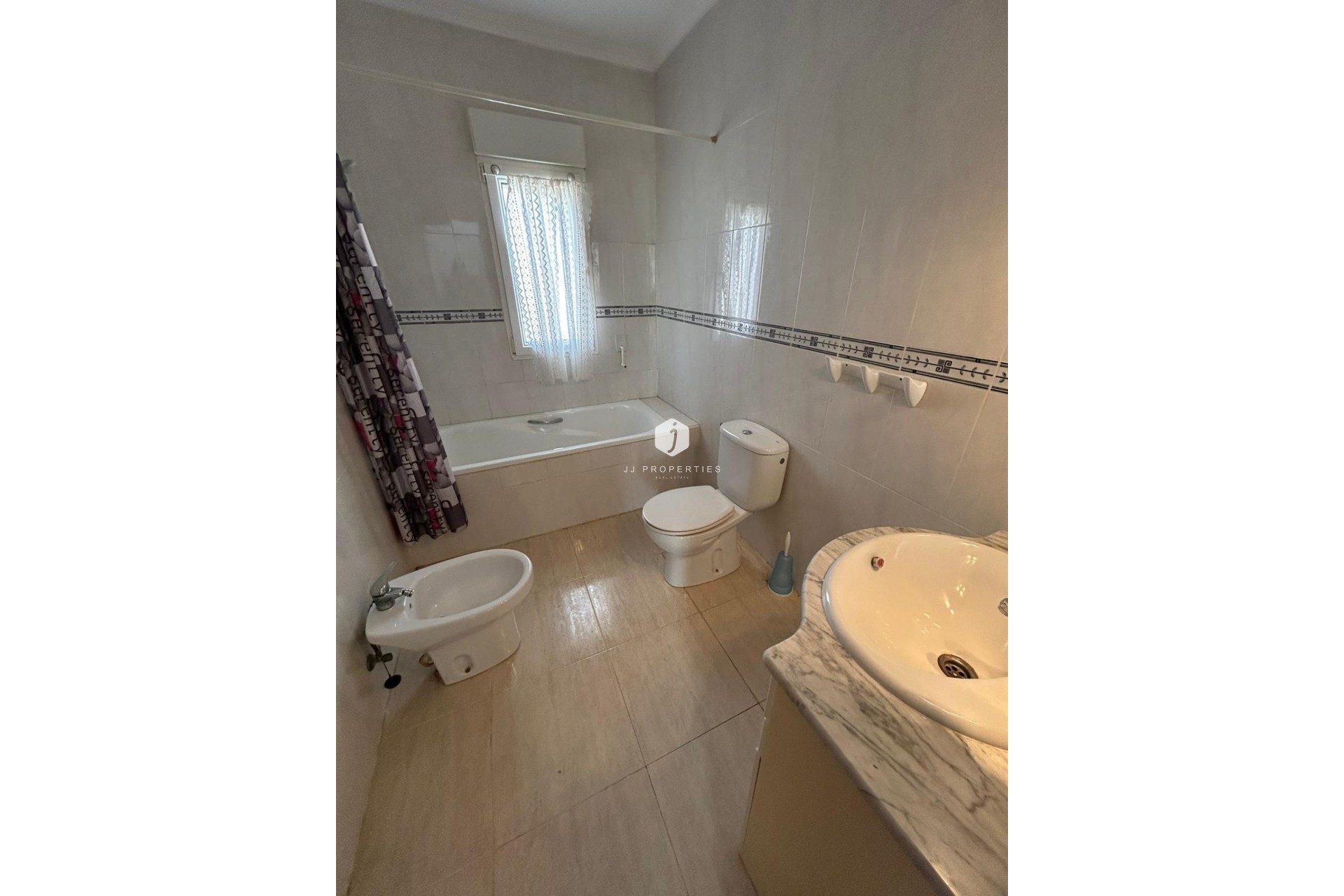 Aus zweiter Hand - Duplex -
Orihuela Costa - Los Almendros-la Florida