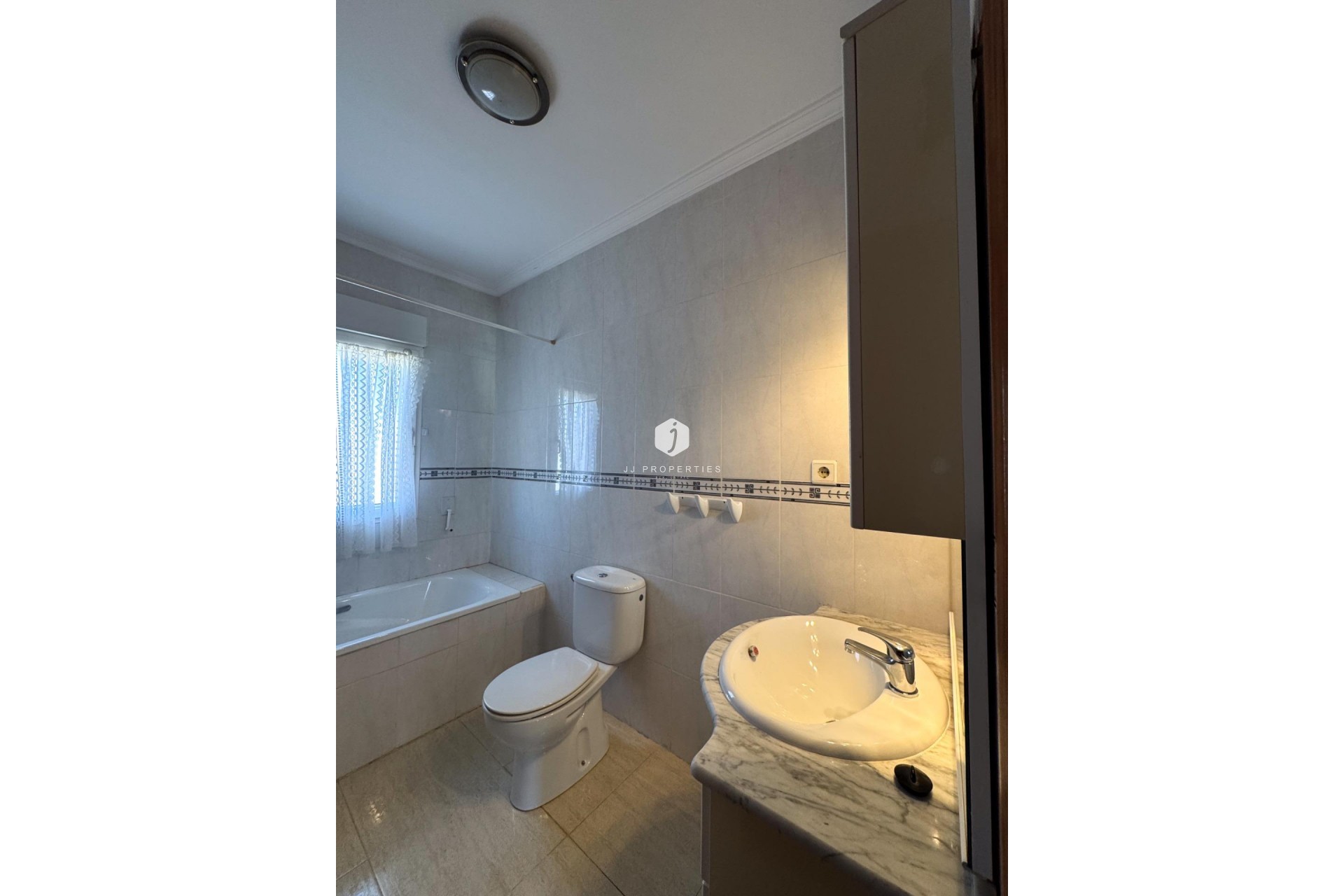 Aus zweiter Hand - Duplex -
Orihuela Costa - Los Almendros-la Florida