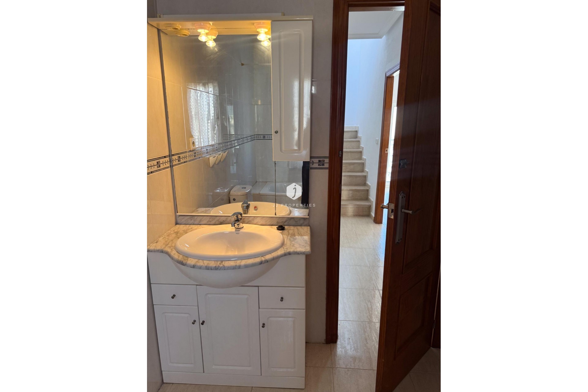 Aus zweiter Hand - Duplex -
Orihuela Costa - Los Almendros-la Florida