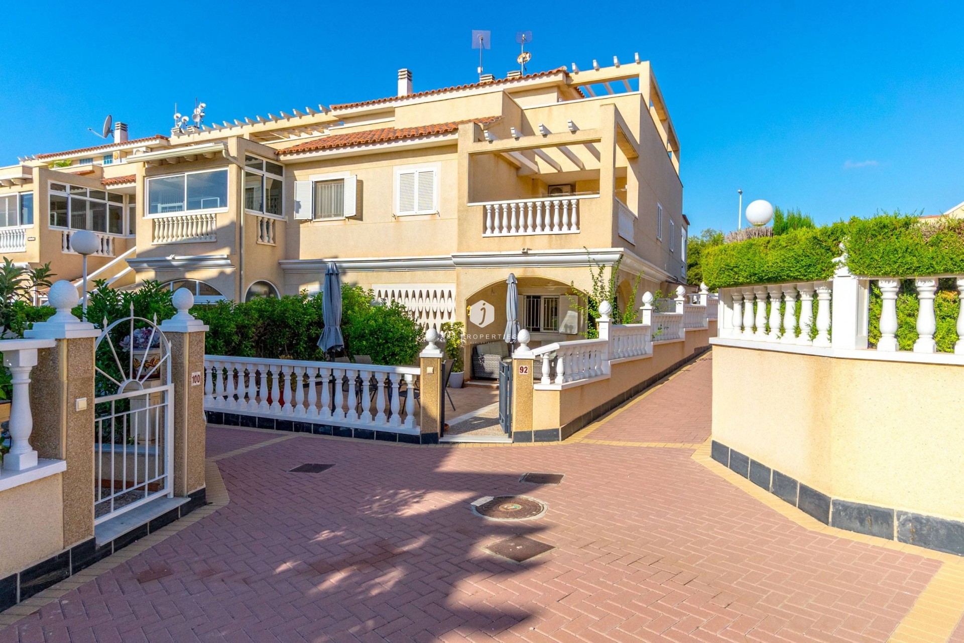 Aus zweiter Hand - Duplex -
Orihuela Costa - Playa Flamenca