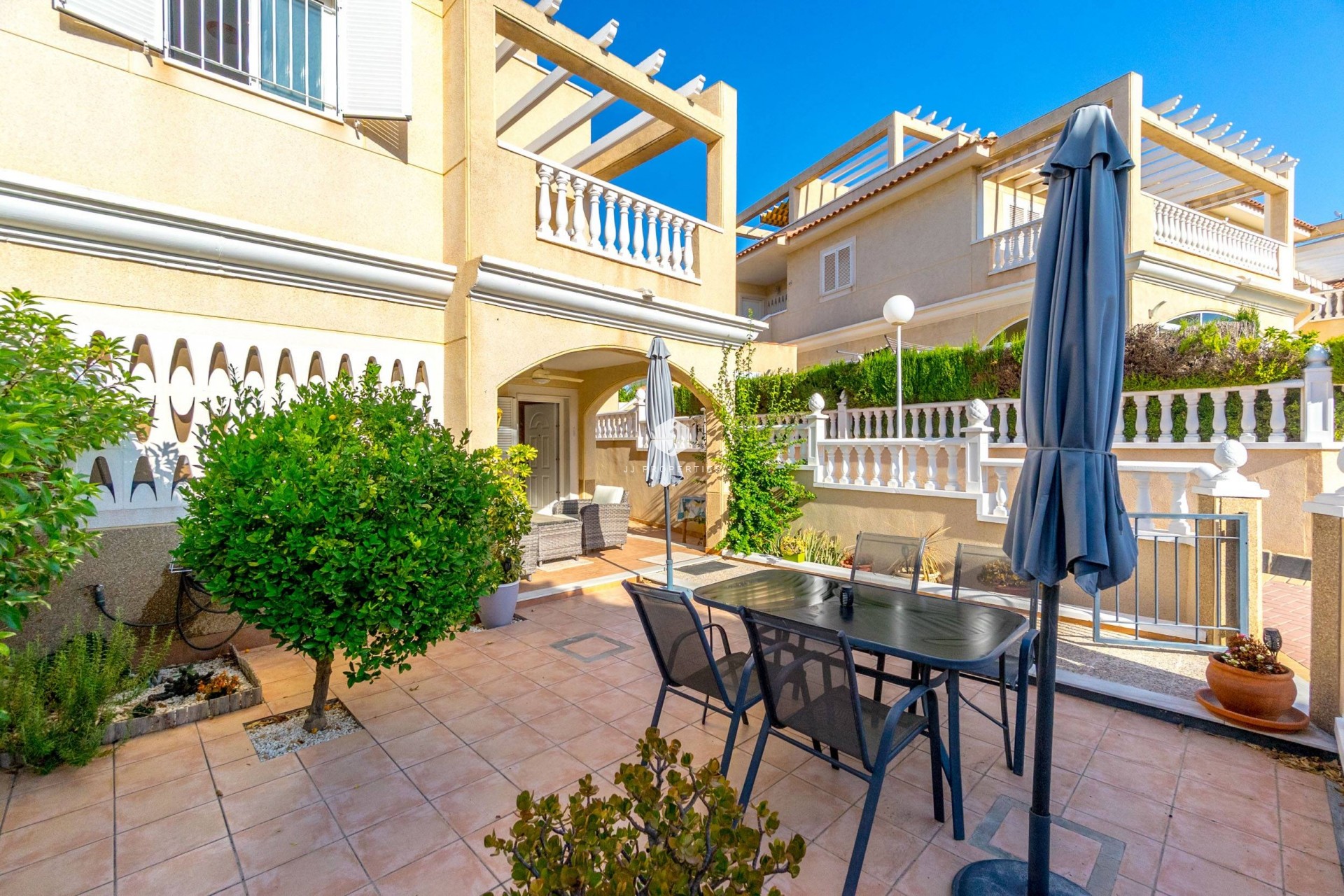 Aus zweiter Hand - Duplex -
Orihuela Costa - Playa Flamenca
