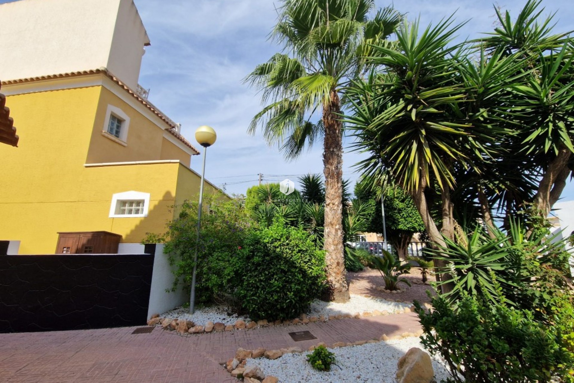 Aus zweiter Hand - Duplex -
Playa Flamenca - Costa Blanca