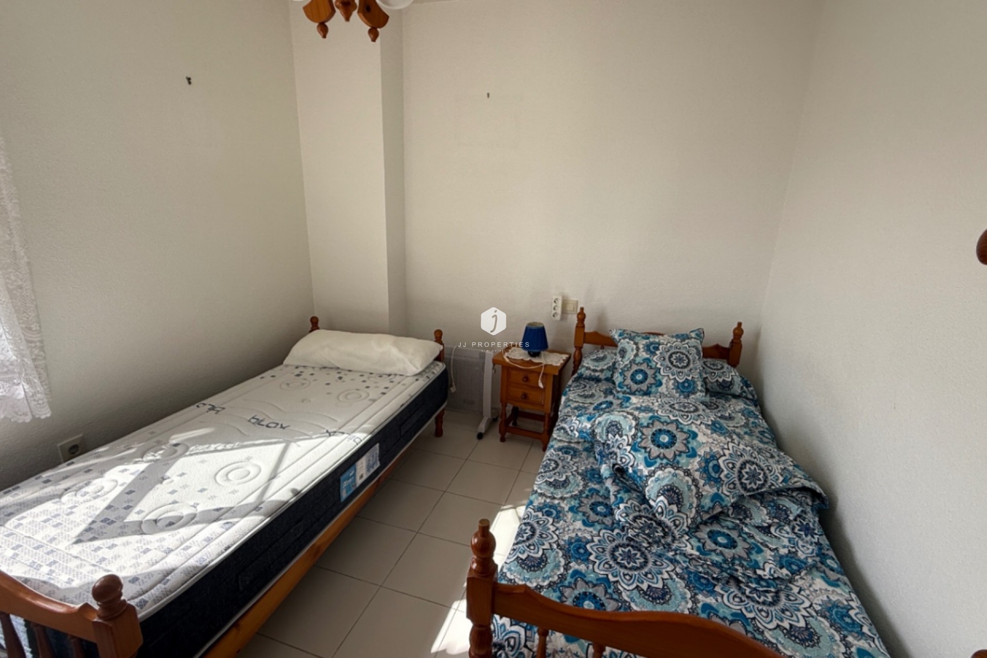 Aus zweiter Hand - Duplex -
San Miguel de Salinas - Inland