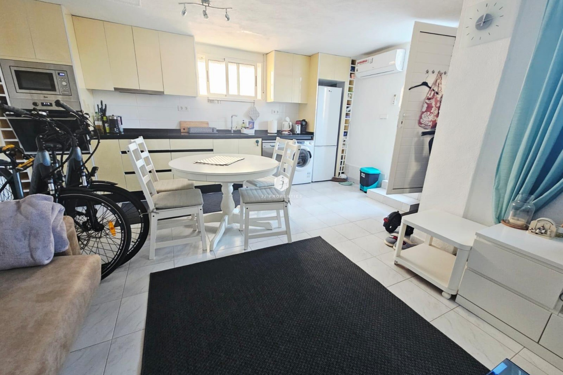 Aus zweiter Hand - Duplex -
Torrevieja - Cabo cervera