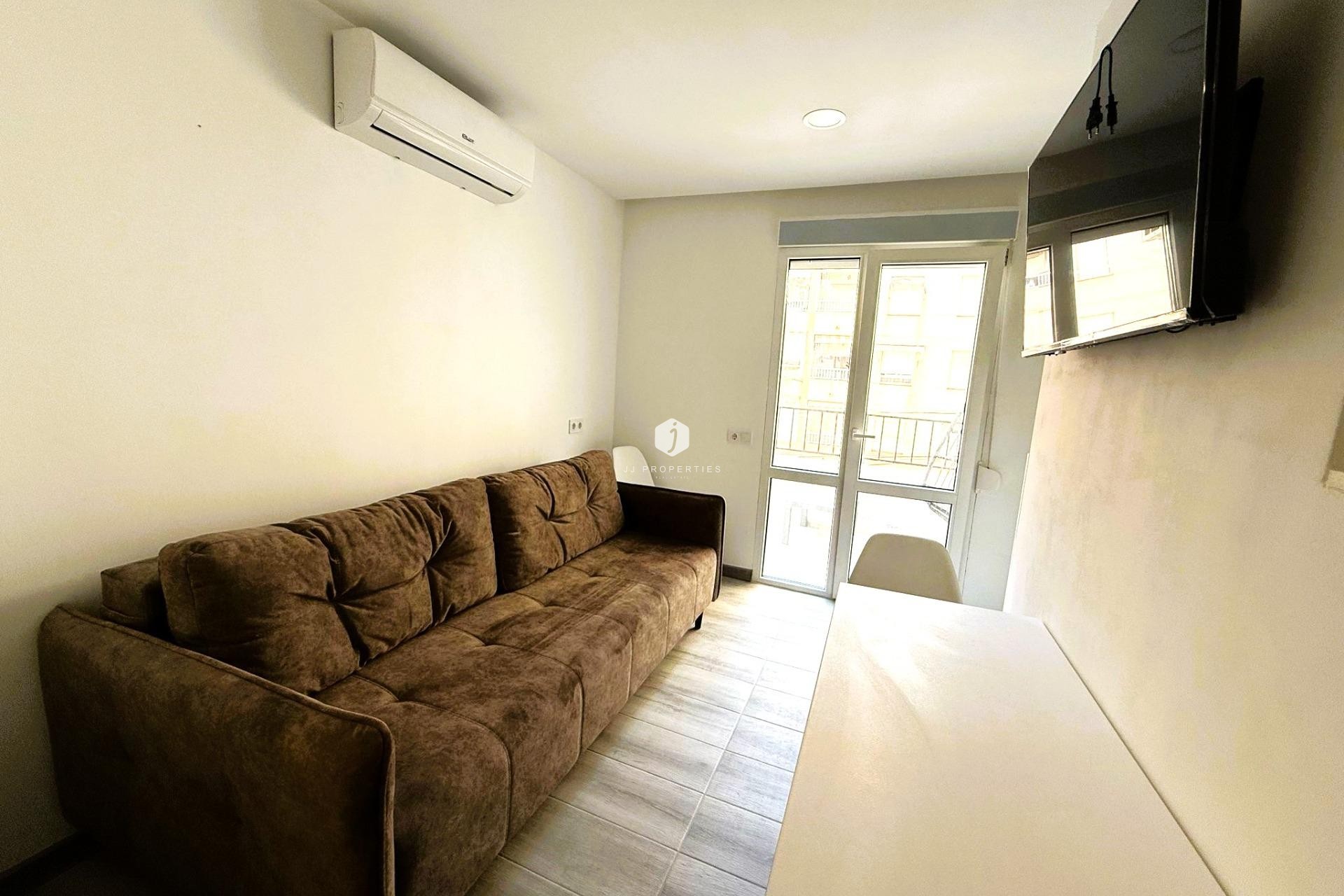 Aus zweiter Hand - Duplex -
Torrevieja - Centro