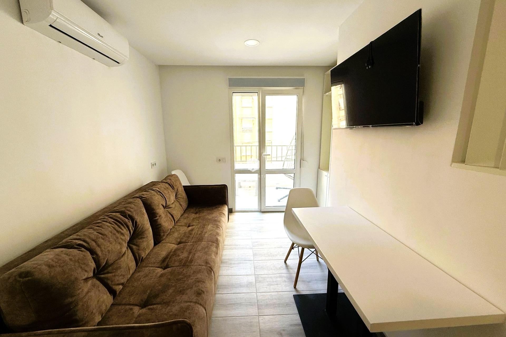 Aus zweiter Hand - Duplex -
Torrevieja - Centro