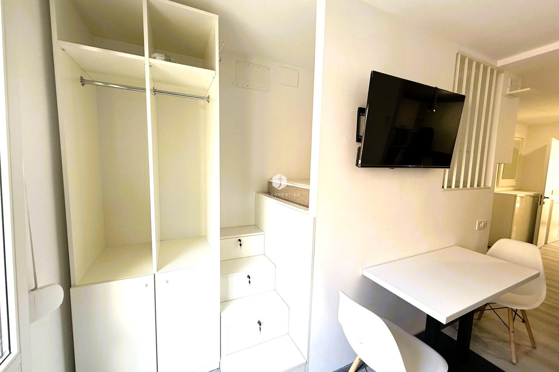 Aus zweiter Hand - Duplex -
Torrevieja - Centro