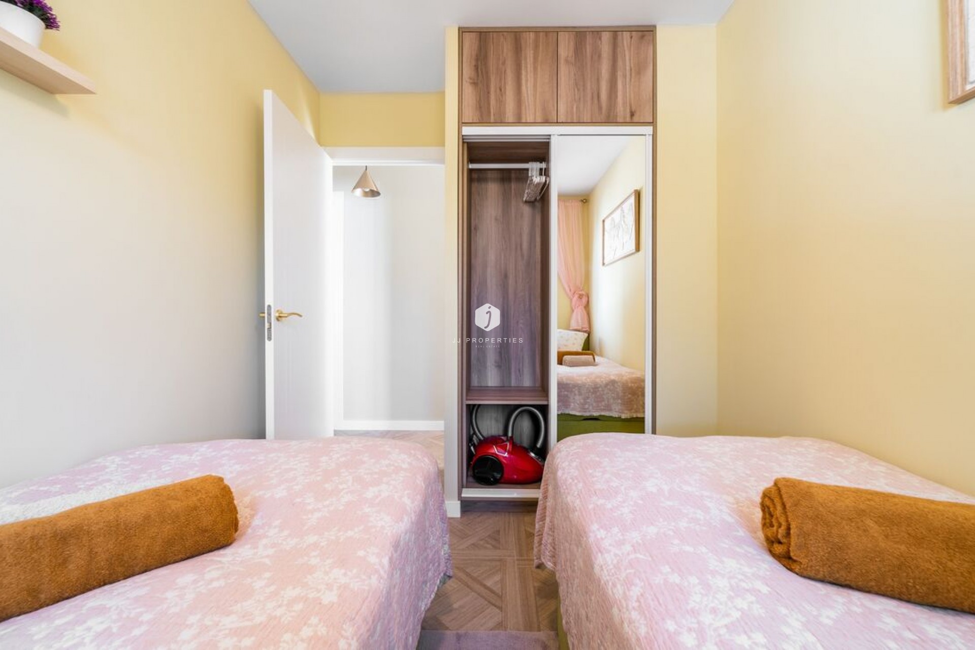 Aus zweiter Hand - Duplex -
Torrevieja - Costa Blanca