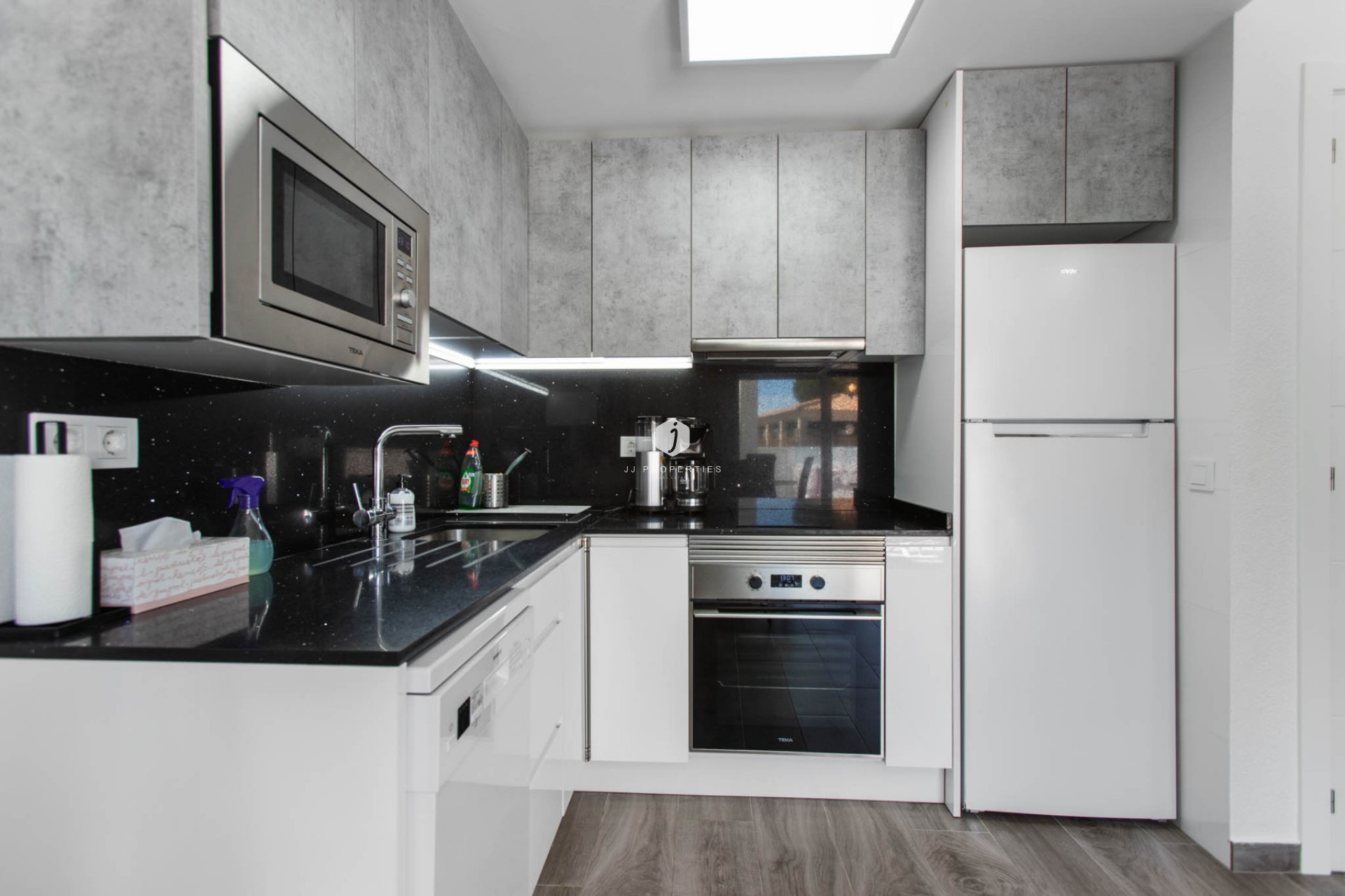 Aus zweiter Hand - Duplex -
Torrevieja - Costa Blanca