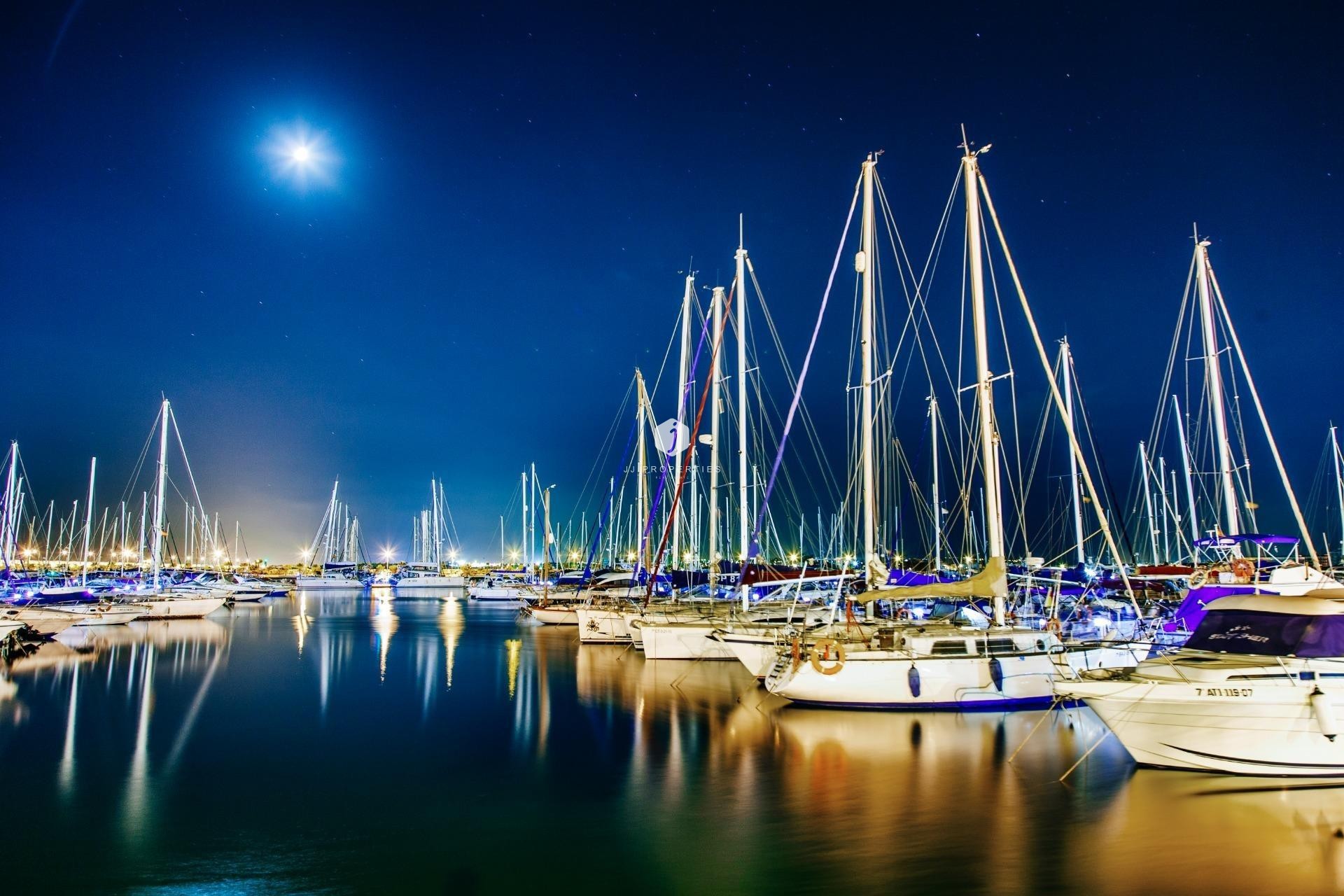 Aus zweiter Hand - Duplex -
Torrevieja - La siesta