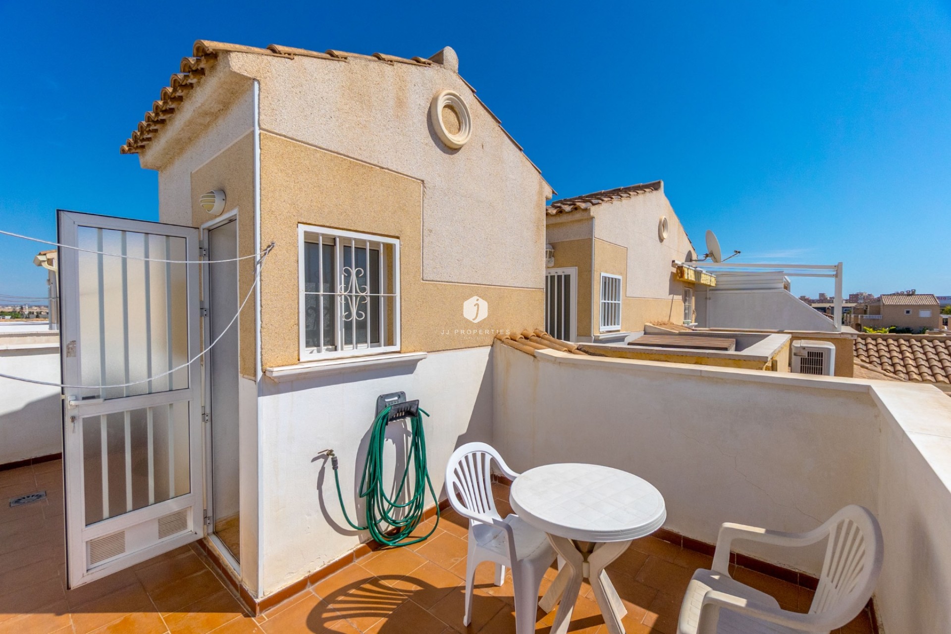 Aus zweiter Hand - Duplex -
Torrevieja - Nueva Torrevieja