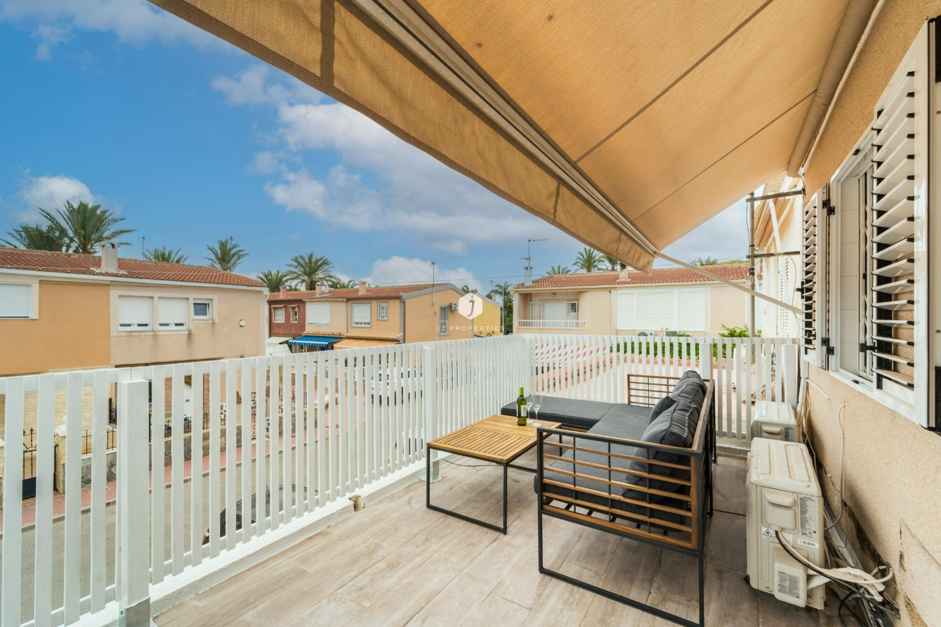 Aus zweiter Hand - Duplex -
Torrevieja - Playa de los Naufragos