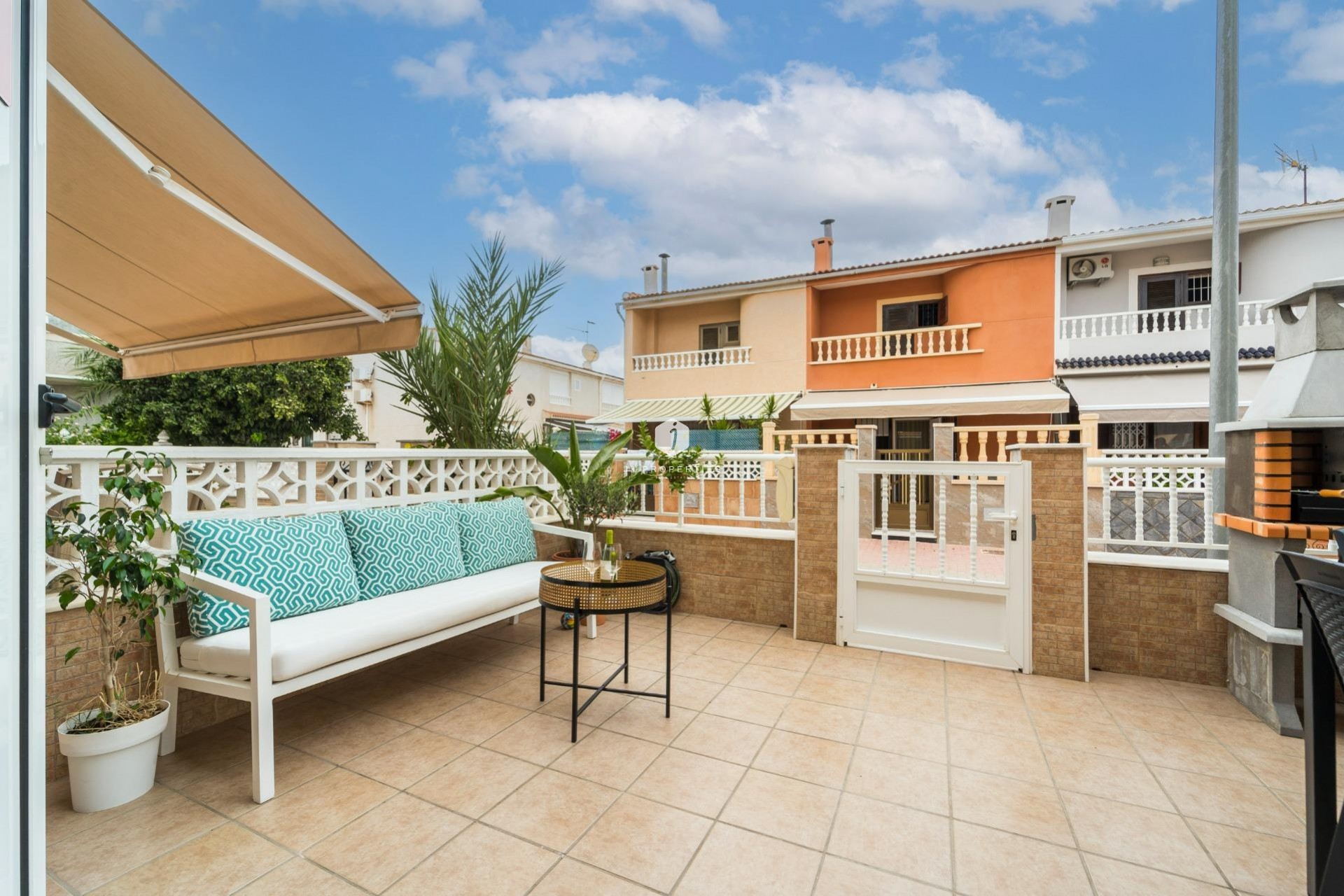 Aus zweiter Hand - Duplex -
Torrevieja - Playa de los Naufragos