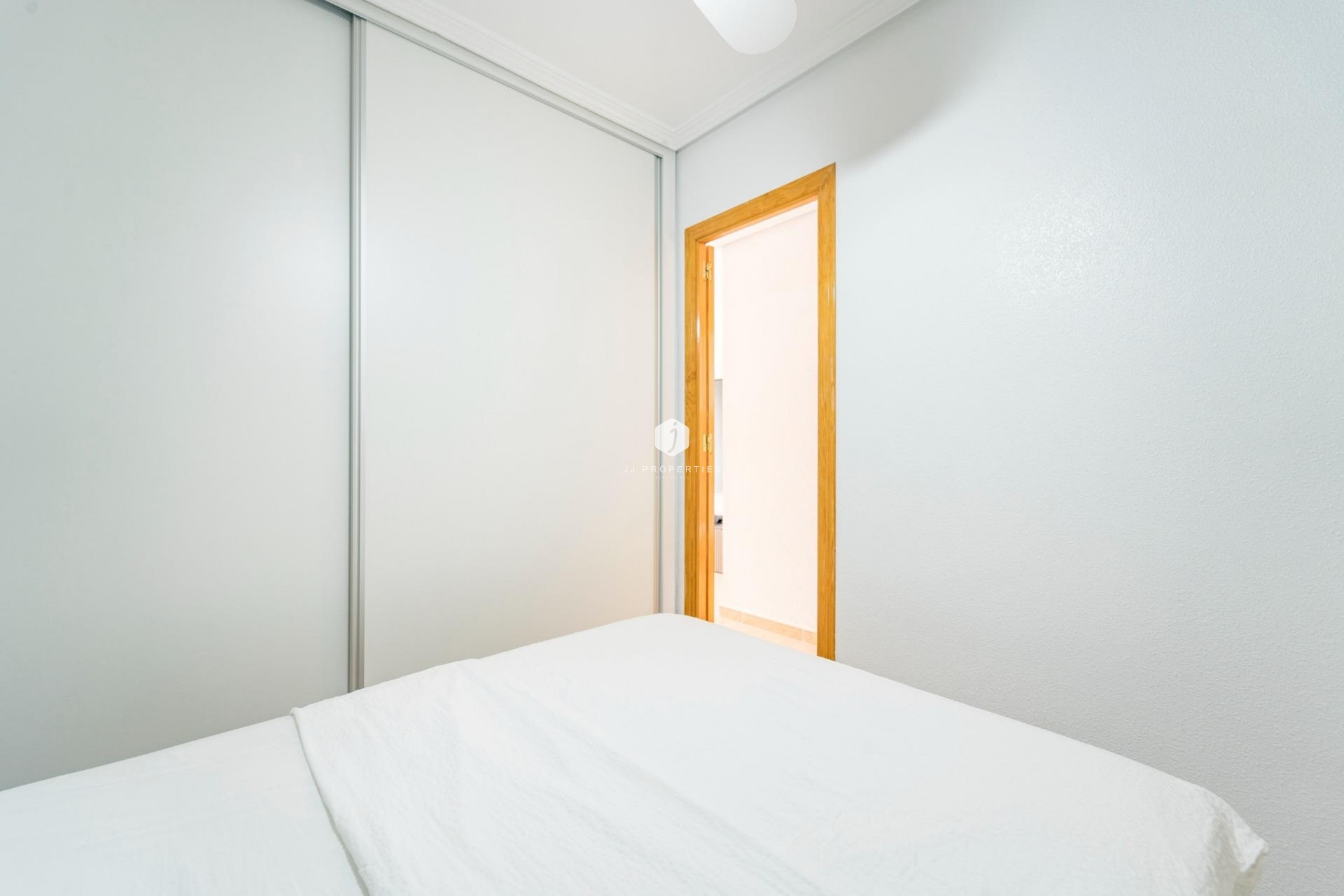 Aus zweiter Hand - Duplex -
Torrevieja - Playa de los Naufragos