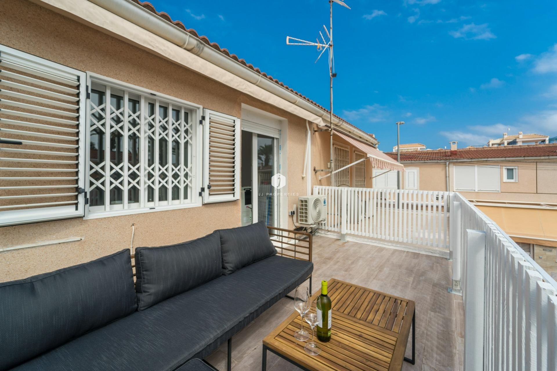 Aus zweiter Hand - Duplex -
Torrevieja - Playa de los Naufragos
