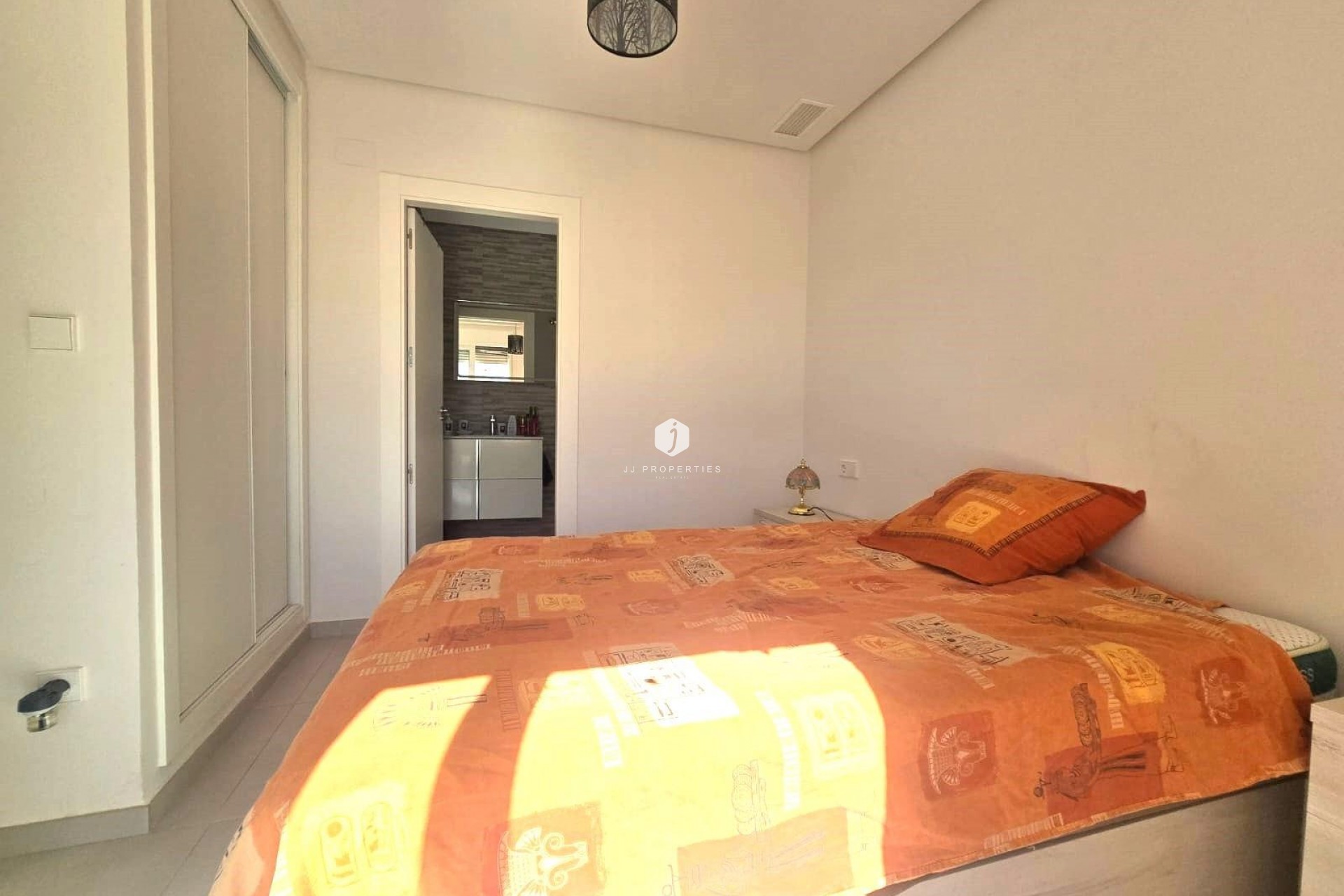 Aus zweiter Hand - Duplex -
Torrevieja - Sector 25