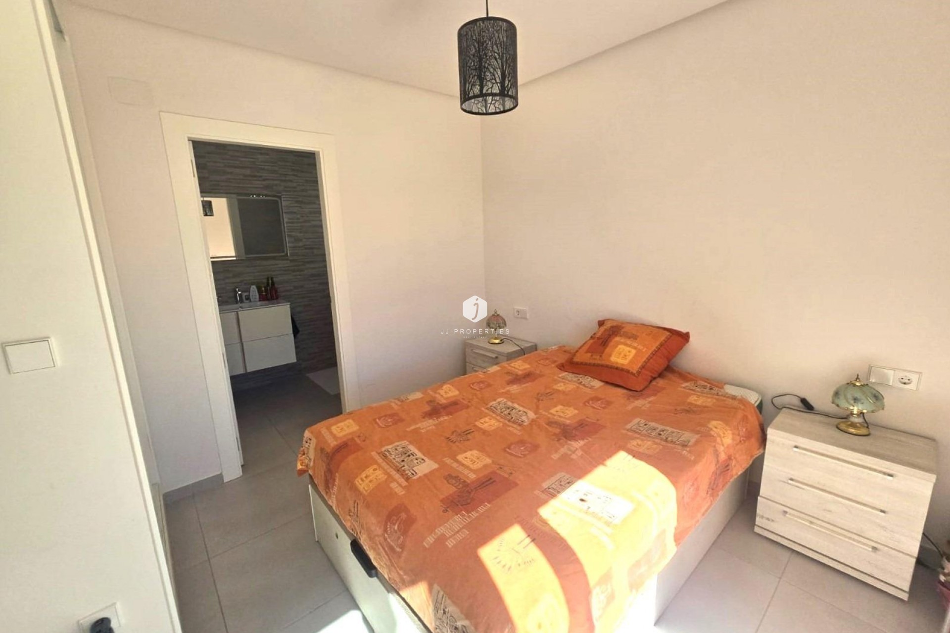 Aus zweiter Hand - Duplex -
Torrevieja - Sector 25