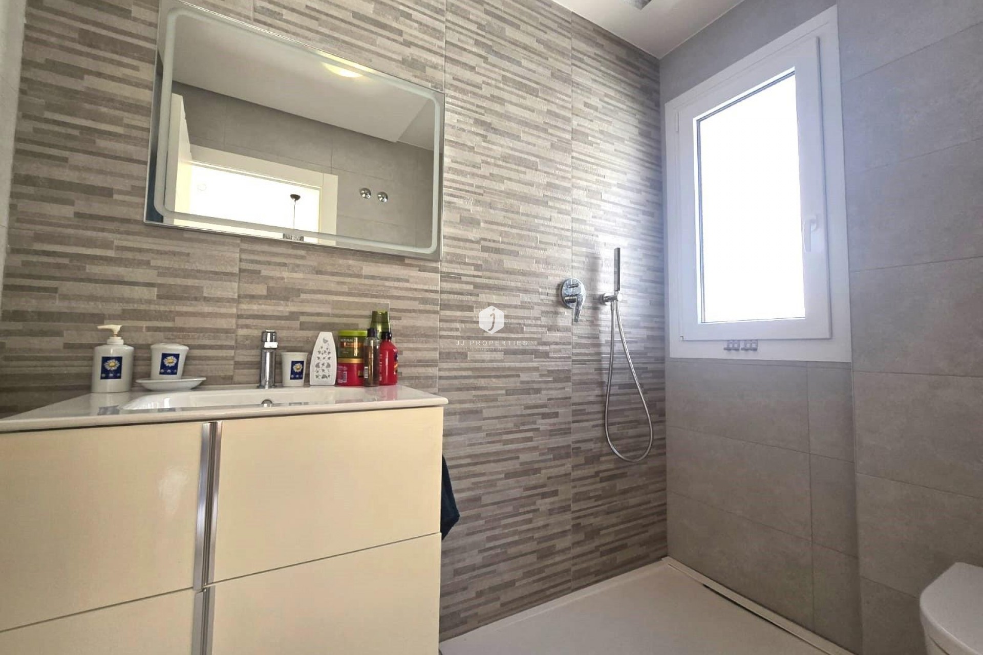 Aus zweiter Hand - Duplex -
Torrevieja - Sector 25