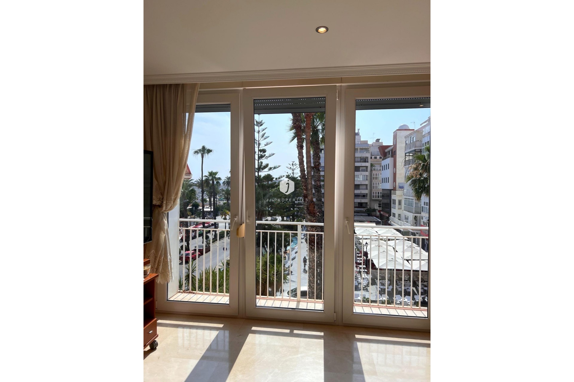 Aus zweiter Hand - Duplex -
Torrevieja